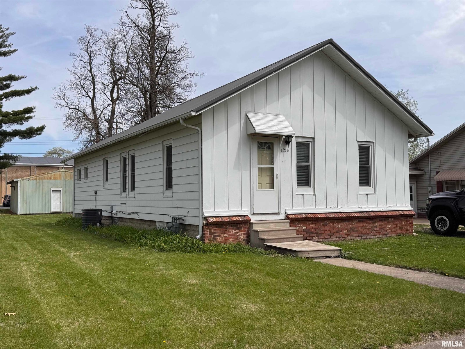 1216 E CARROLL Street Macomb IL