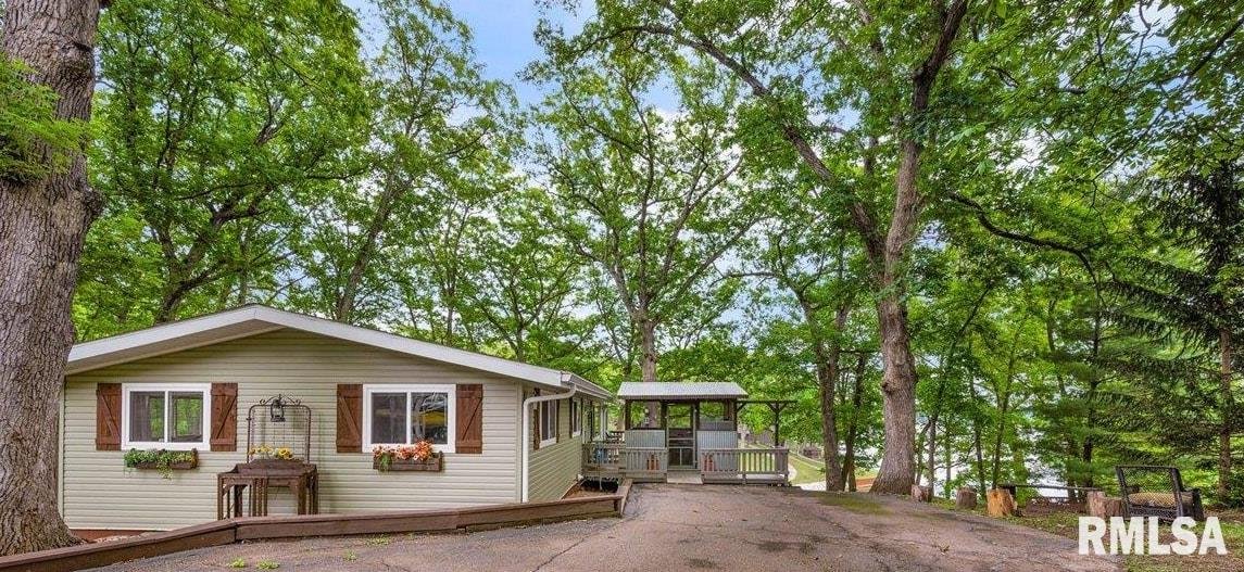 242 GREENLEAF Court Dahinda IL