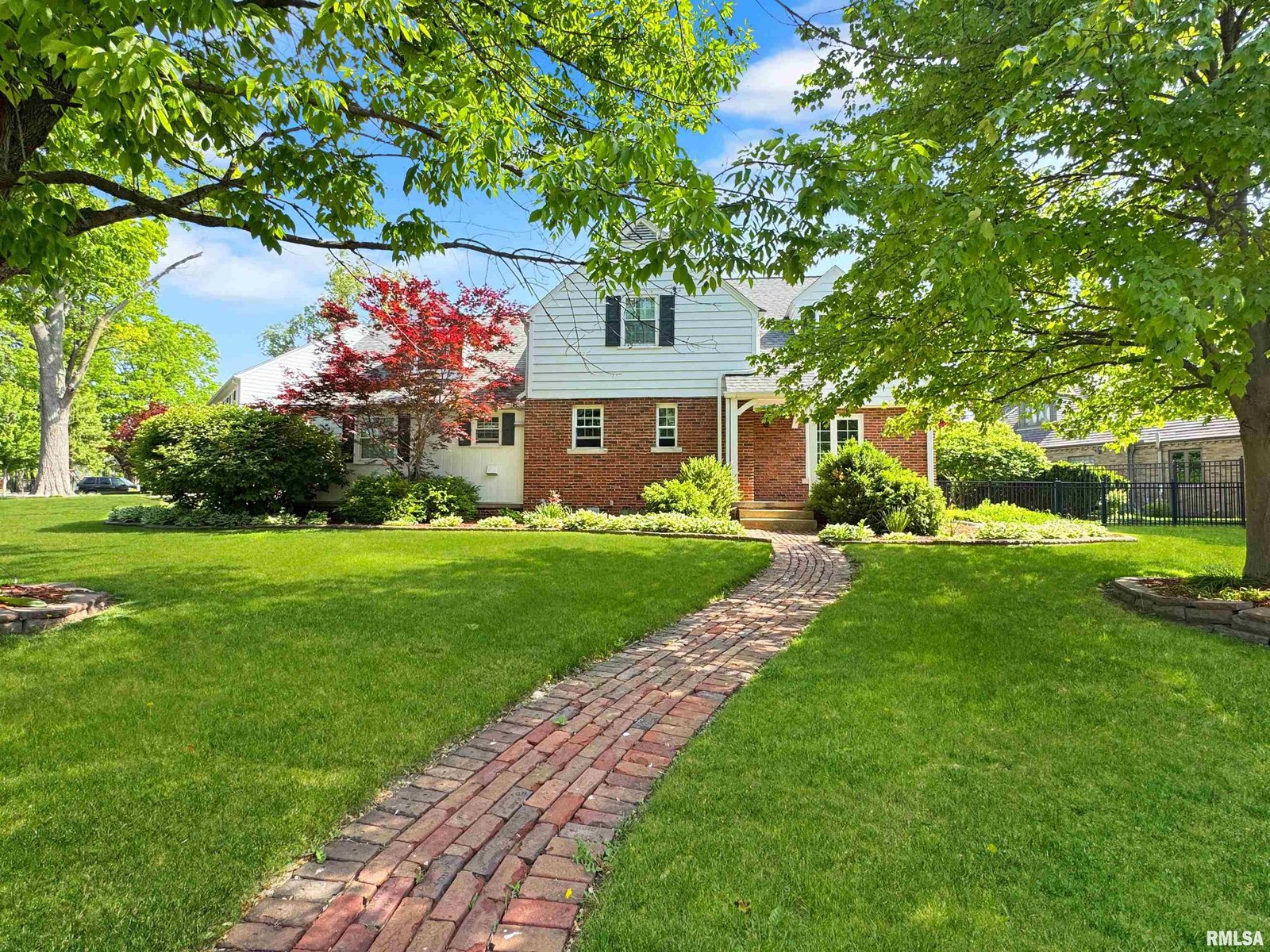 407 W HOLLYRIDGE Circle Peoria IL