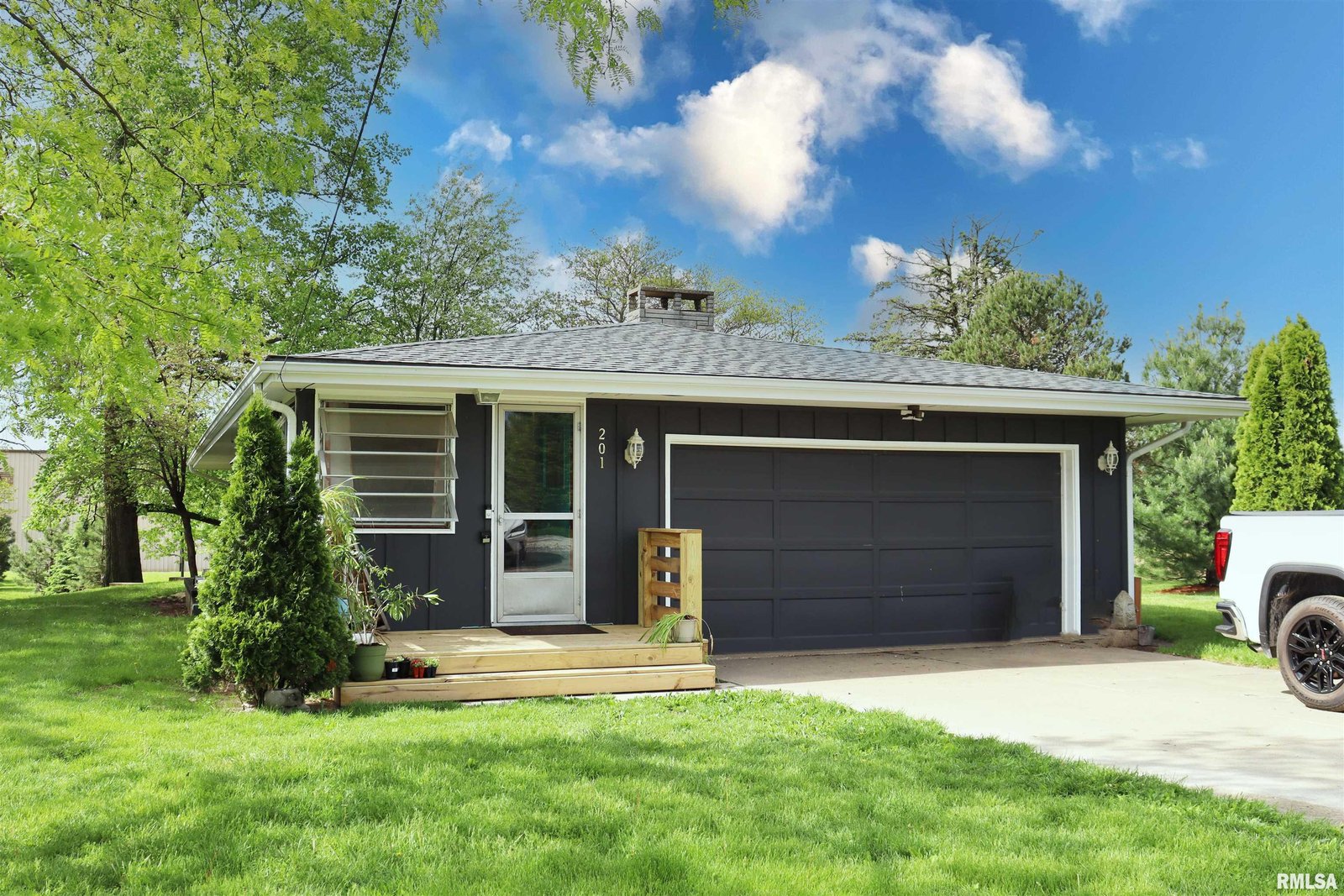 201 Willa Lane Washington IL