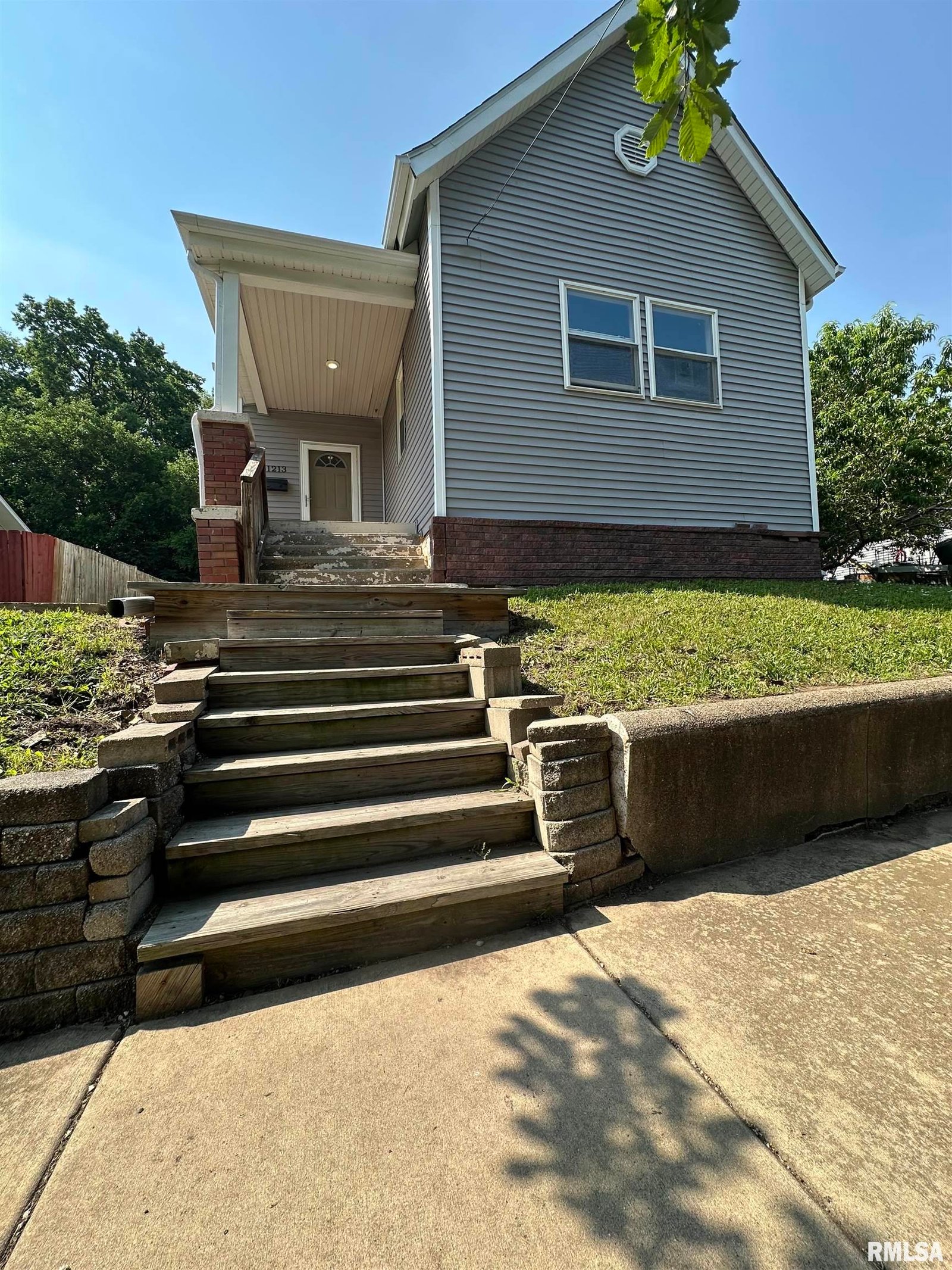 1213 NE GLENDALE Avenue Peoria IL