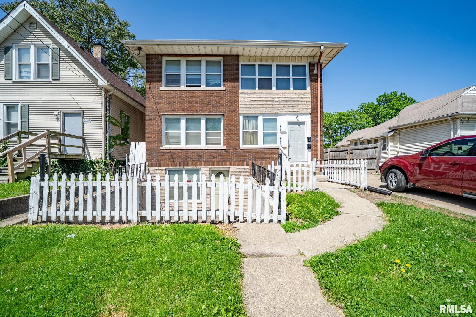 2405 N SHERIDAN Road Peoria IL