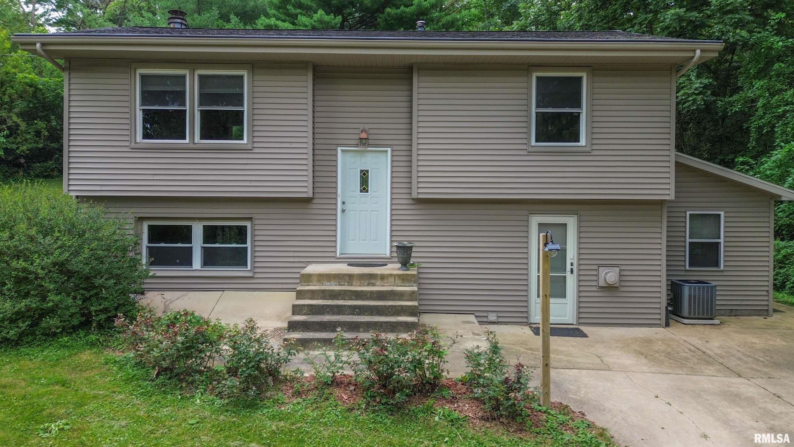 18196/18200 RIVER Road Danvers IL