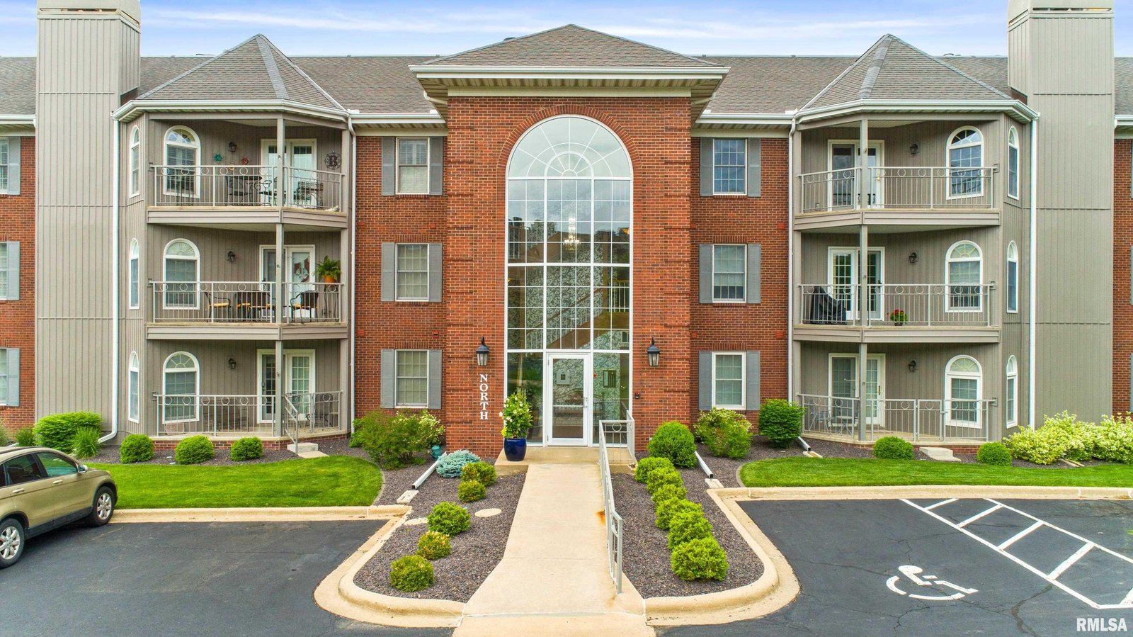 5200 N KNOXVILLE Avenue Peoria IL