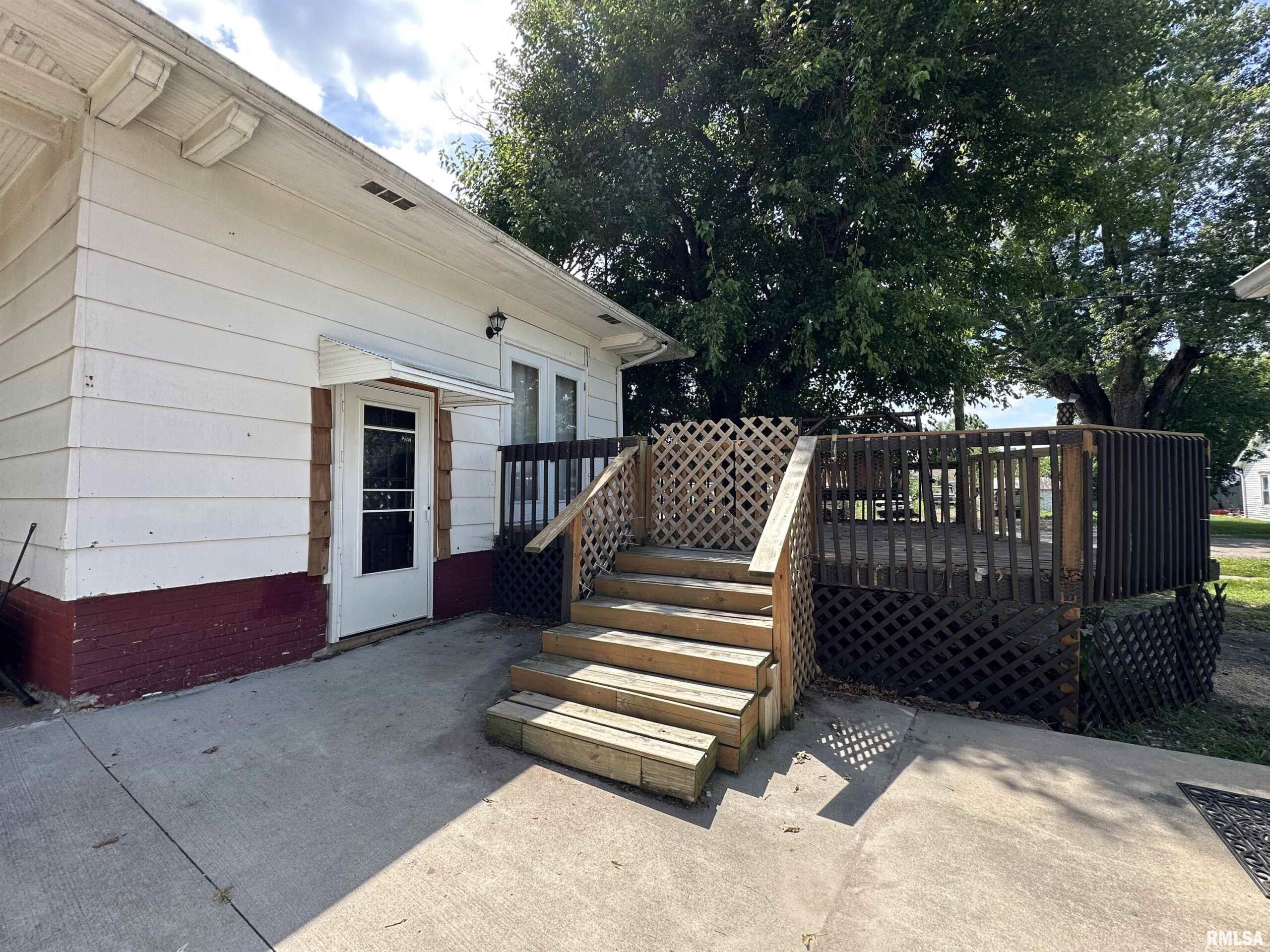 114 MCLEAN Street Colchester IL