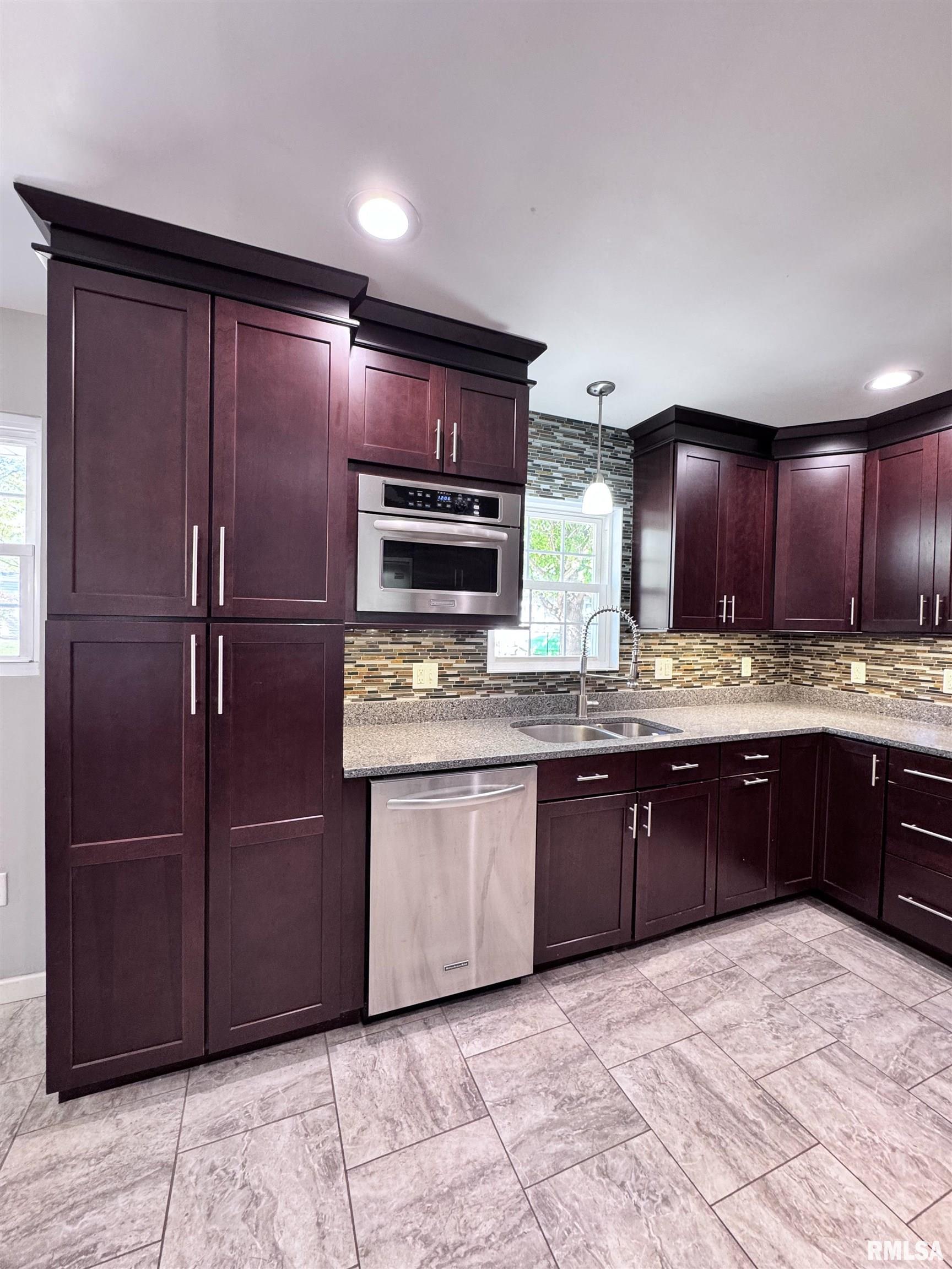 524 MEADOW Drive Macomb IL