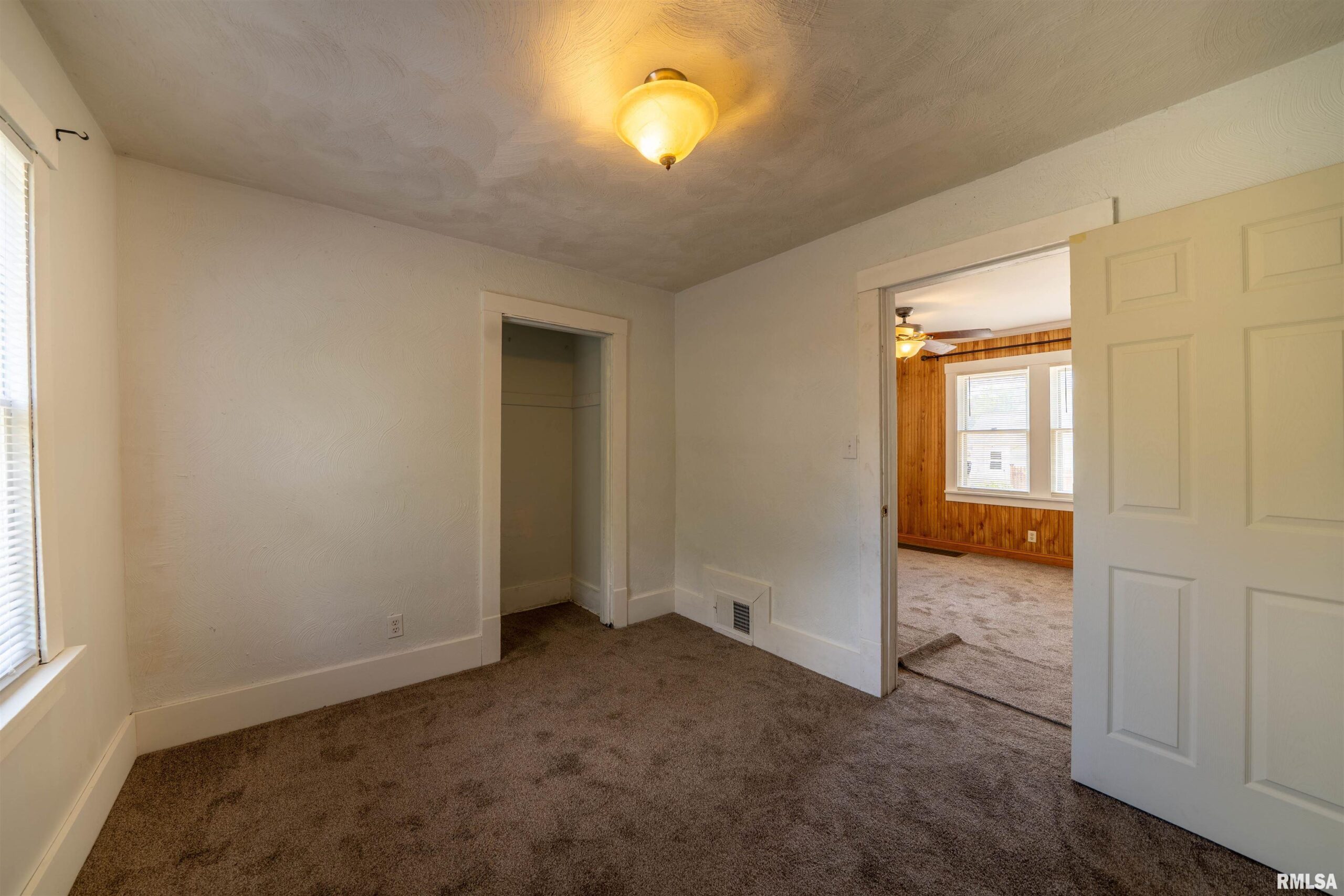 507 E EMBERT Place Peoria IL