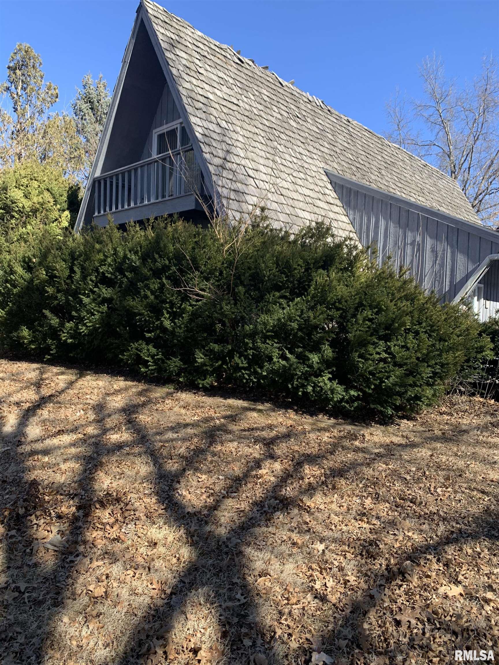 14 NE HILLCREST Drive Bushnell IL