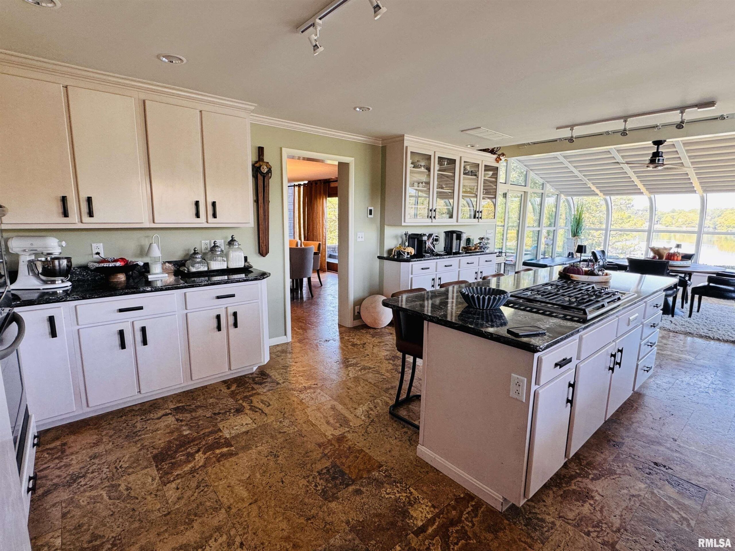 15558 E Kenabeck Trail Cuba IL