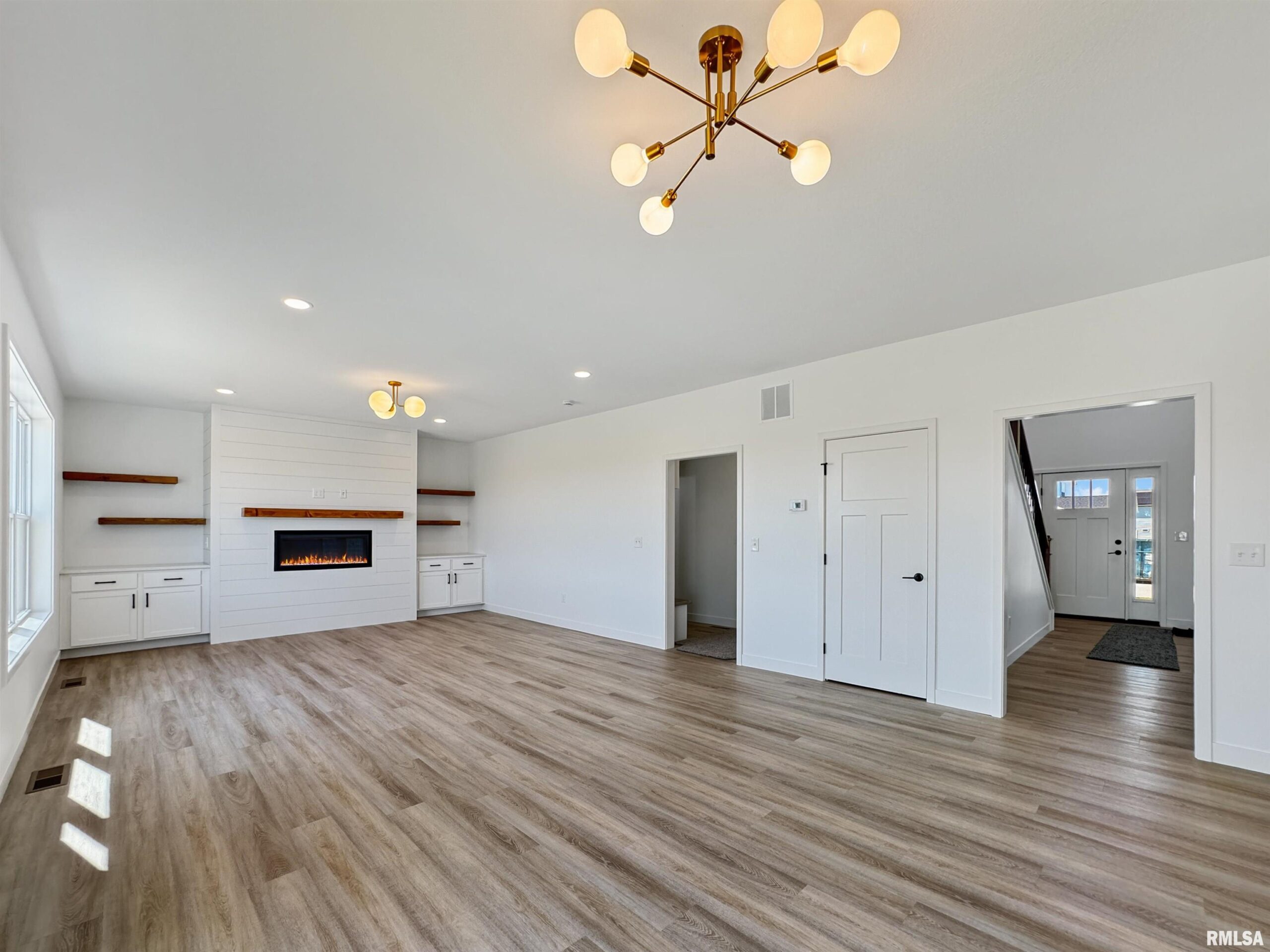 1621 RUSTIC OAK Drive Washington IL