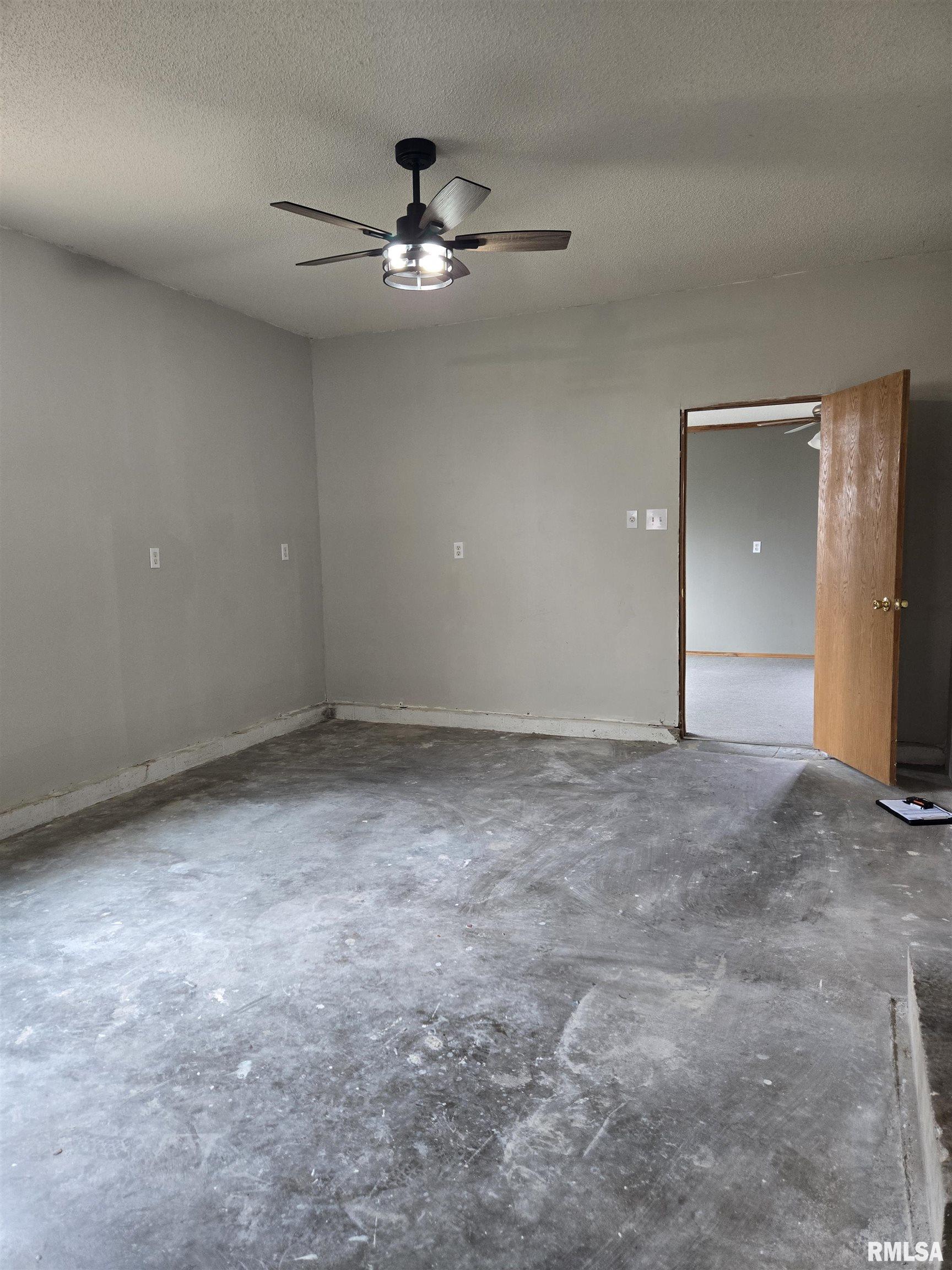 6520 E 875th Street Macomb IL