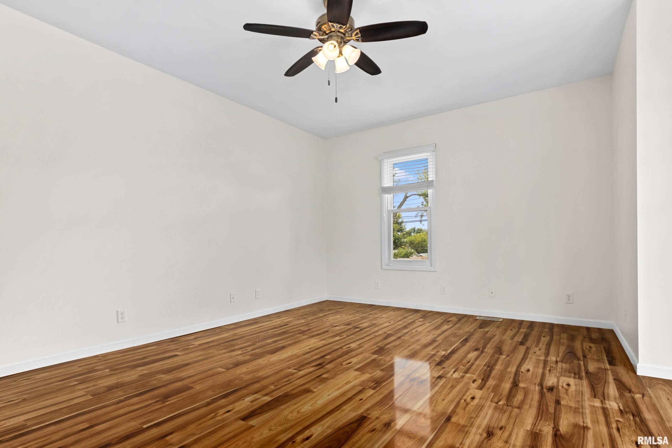 115 W CHESTNUT Street Washburn IL