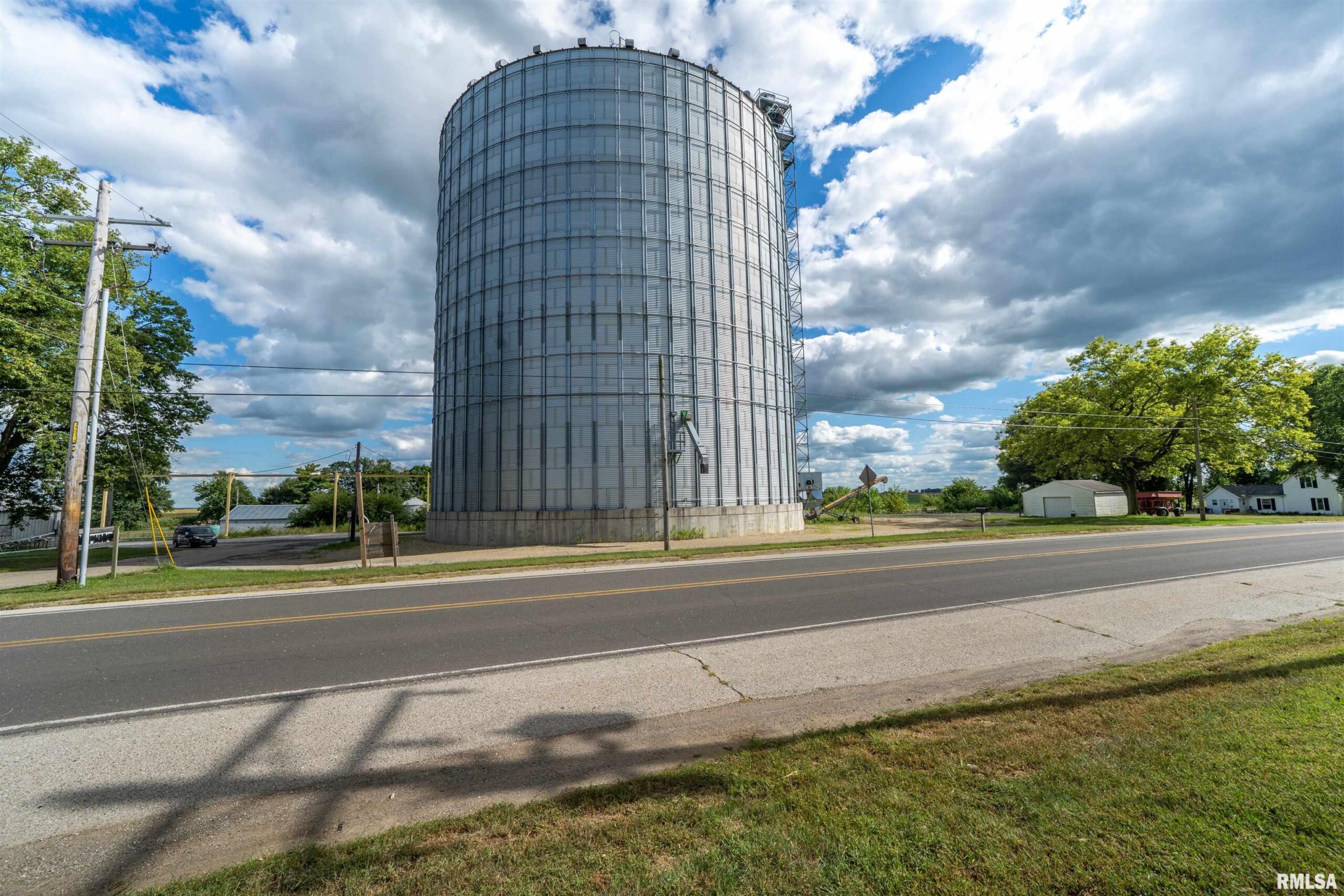 102 S BROADWAY Street Forest City IL