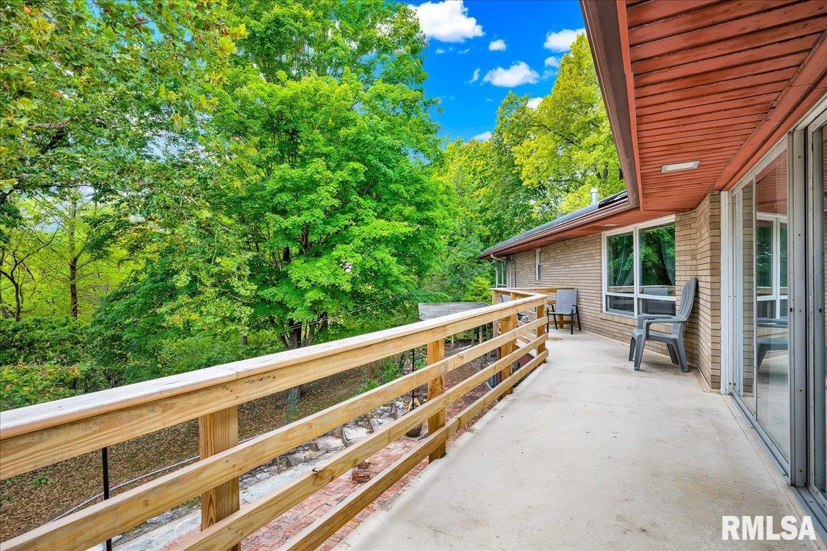 25 ORIOLE Lane Pekin IL