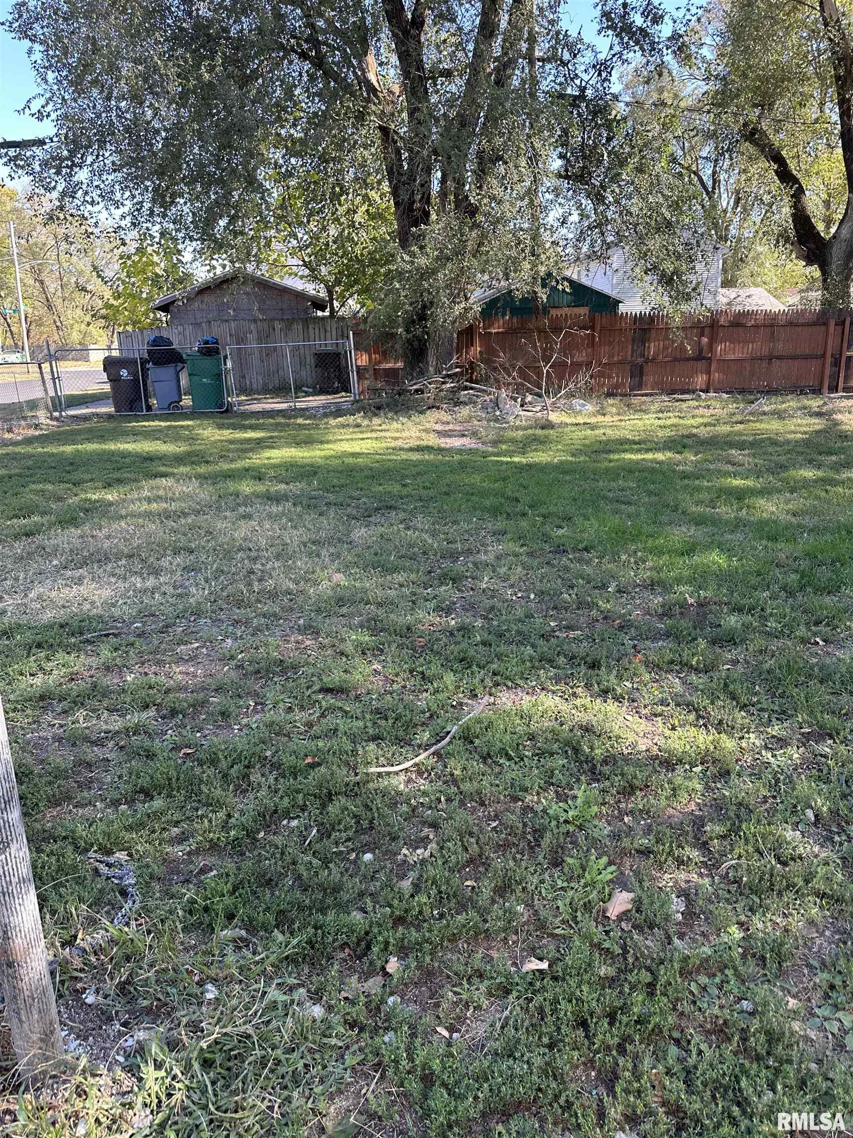 1300 S GREENLAWN Avenue Peoria IL