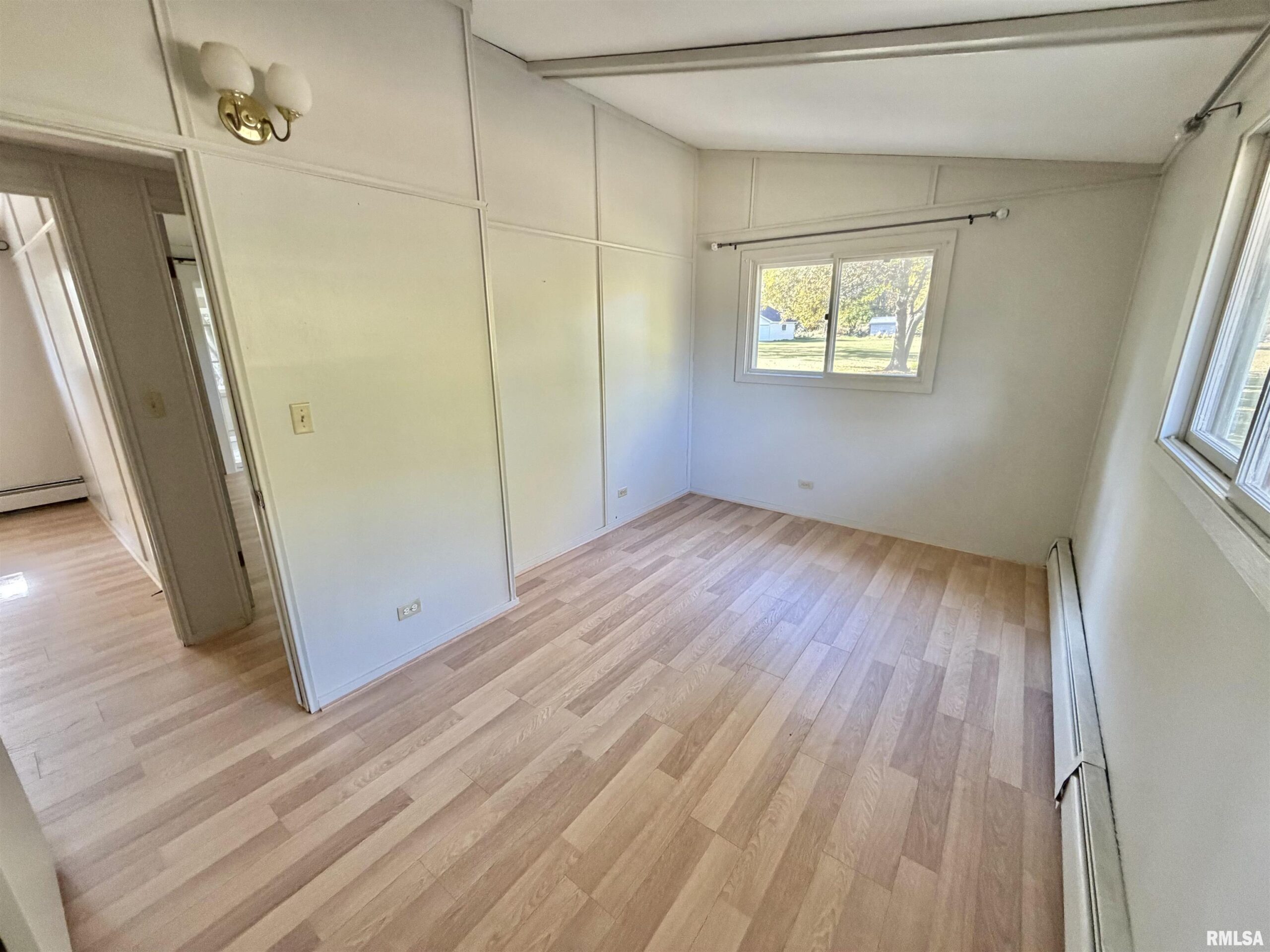 990 WILLIAM Drive Knoxville IL