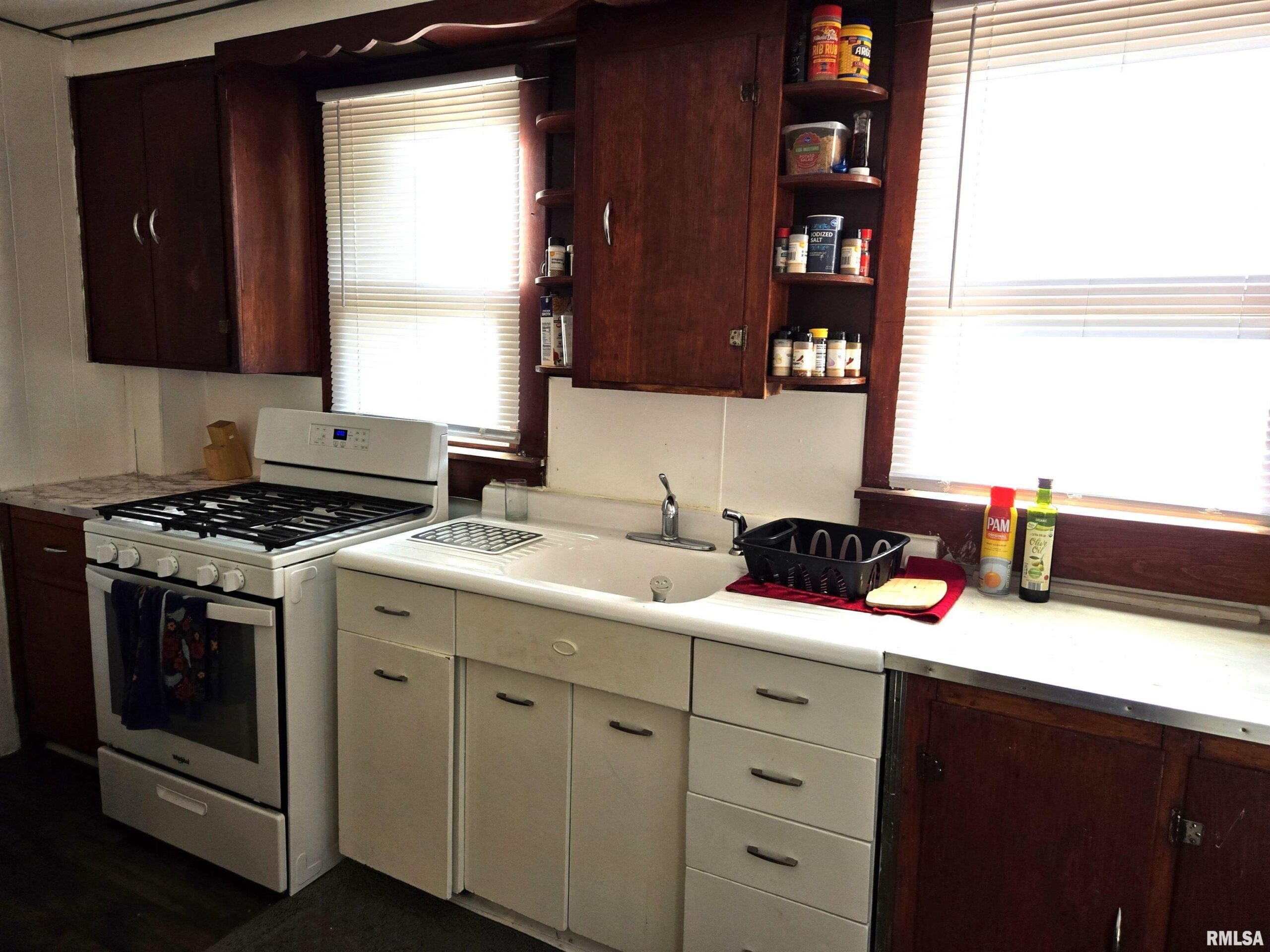 564 S MAIN Street Canton IL