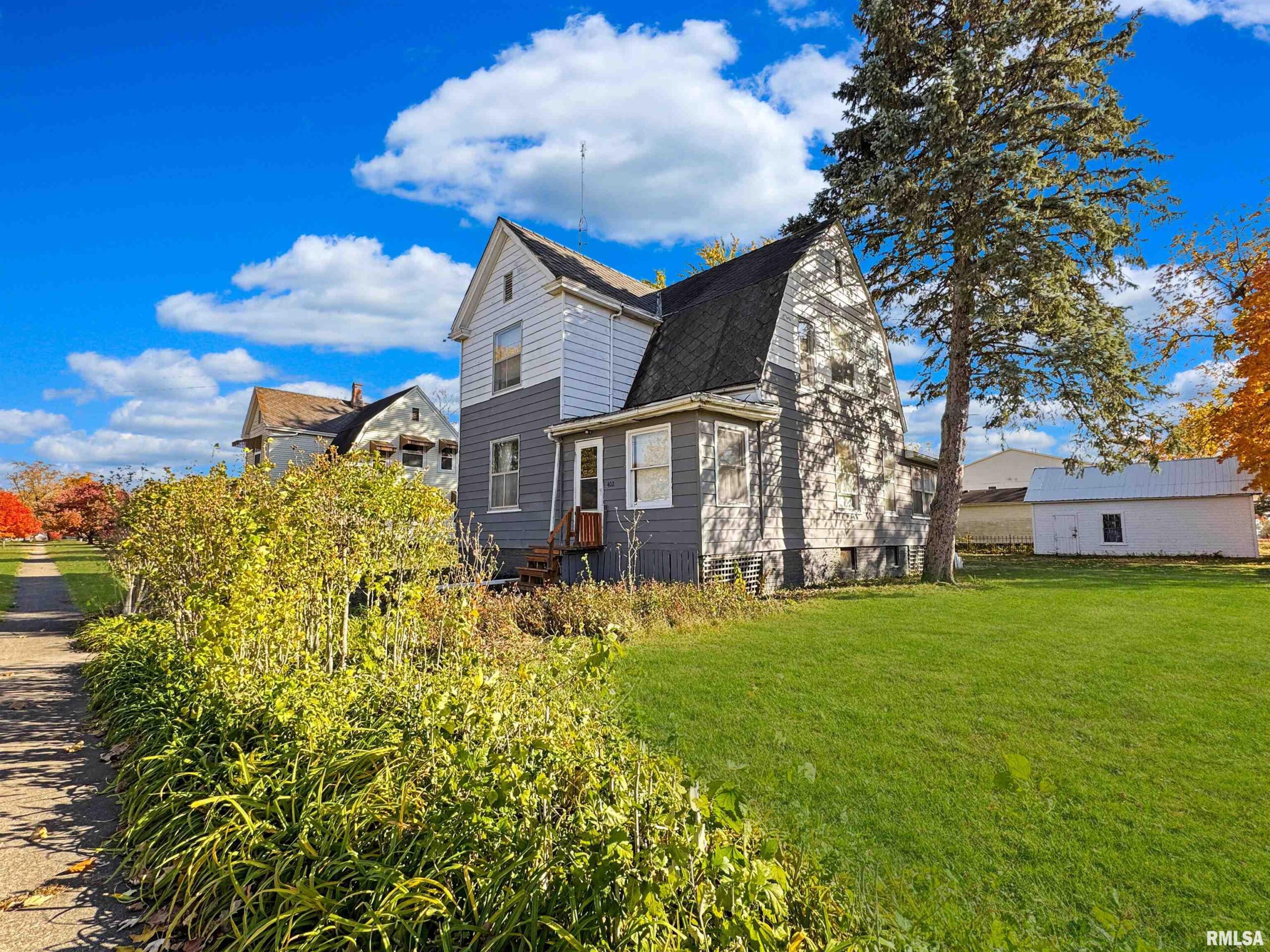 402 E 2ND Street El Paso IL