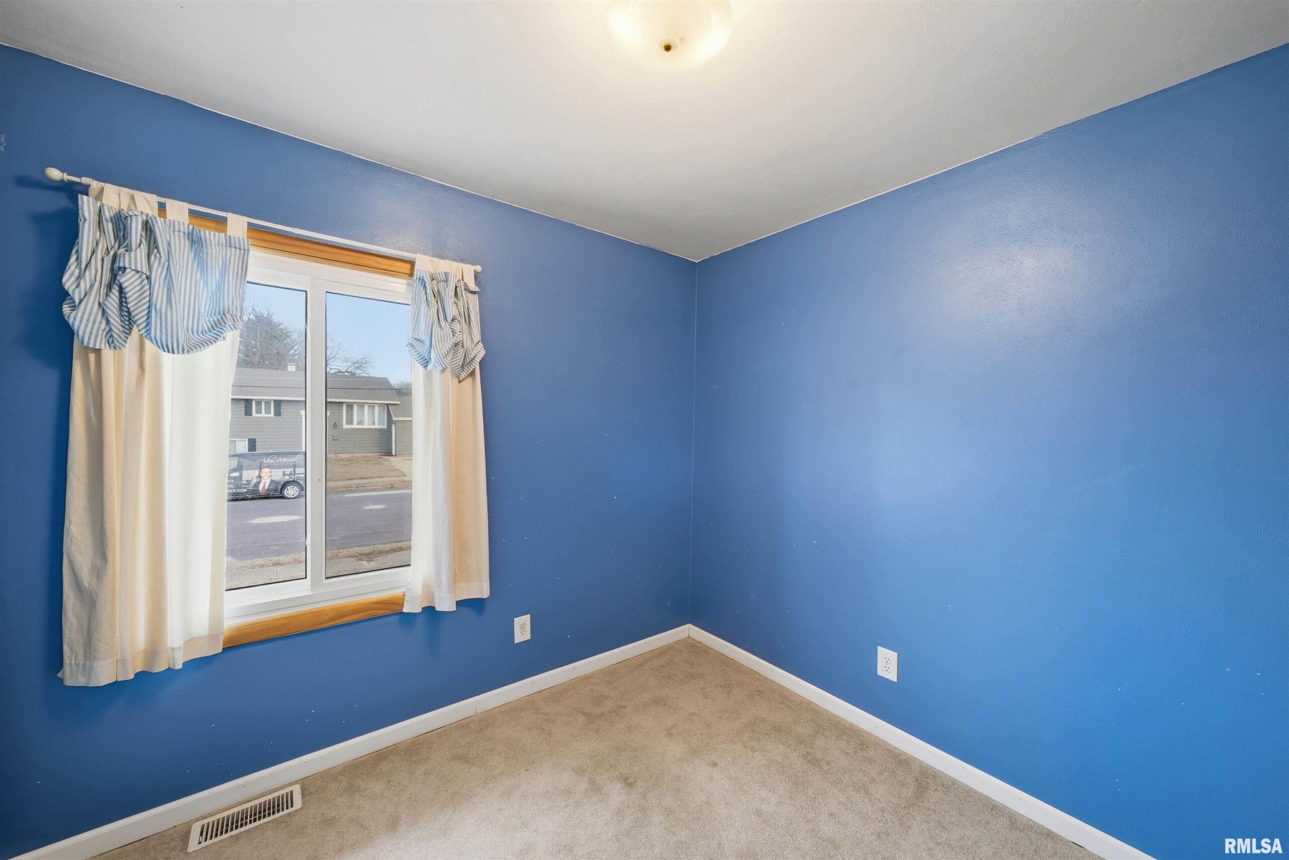 1617 HOLIDAY Drive Pekin IL