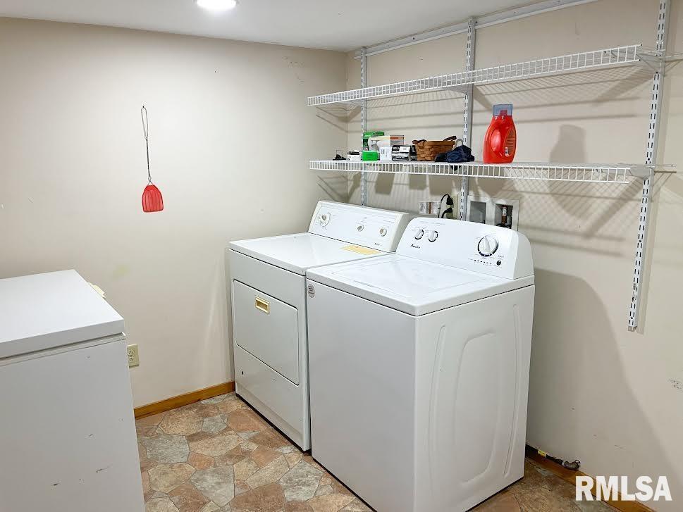 8235 E BEAR PAW Road Ellisville IL