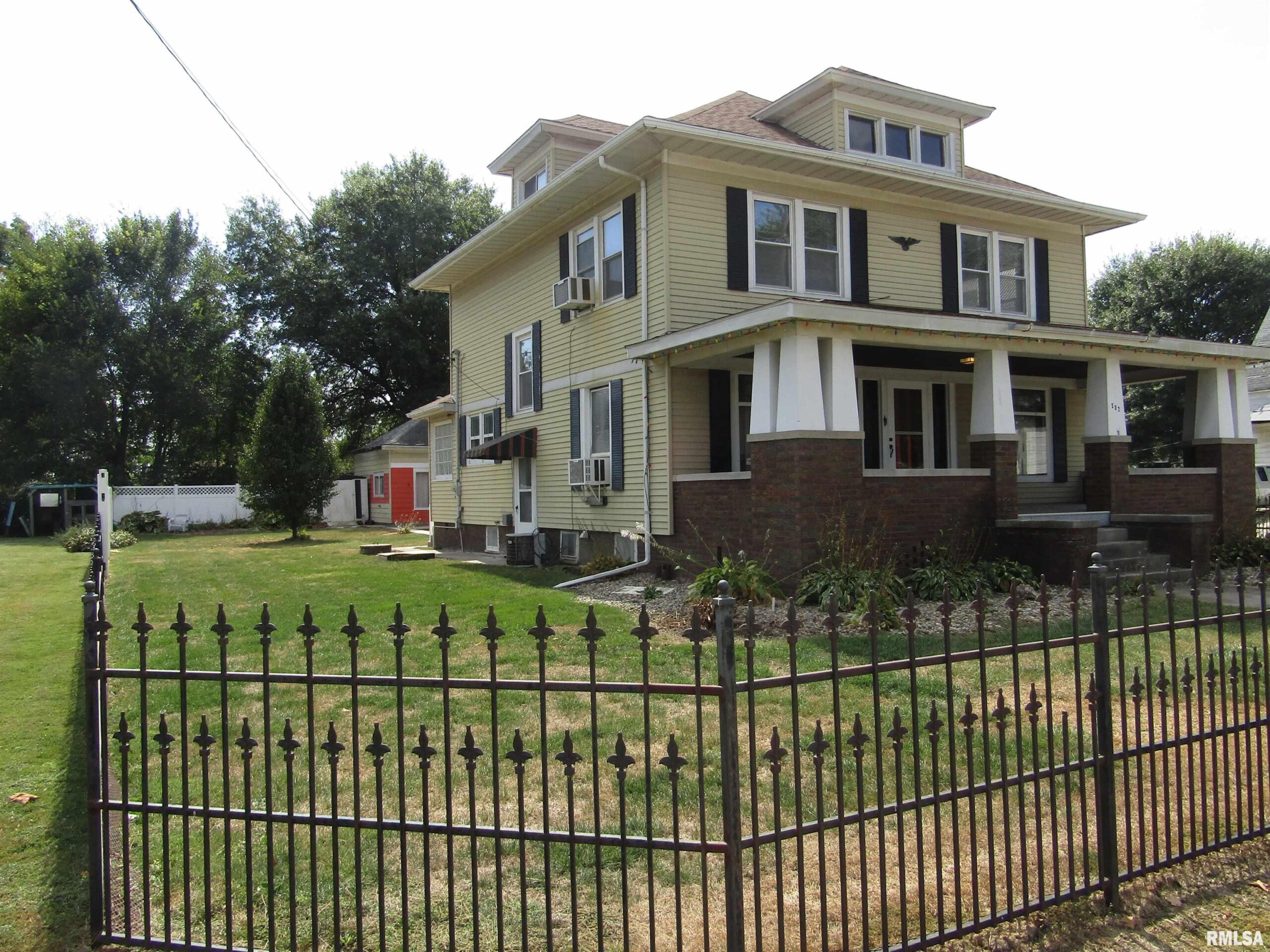 502 E BROADWAY Street Astoria IL