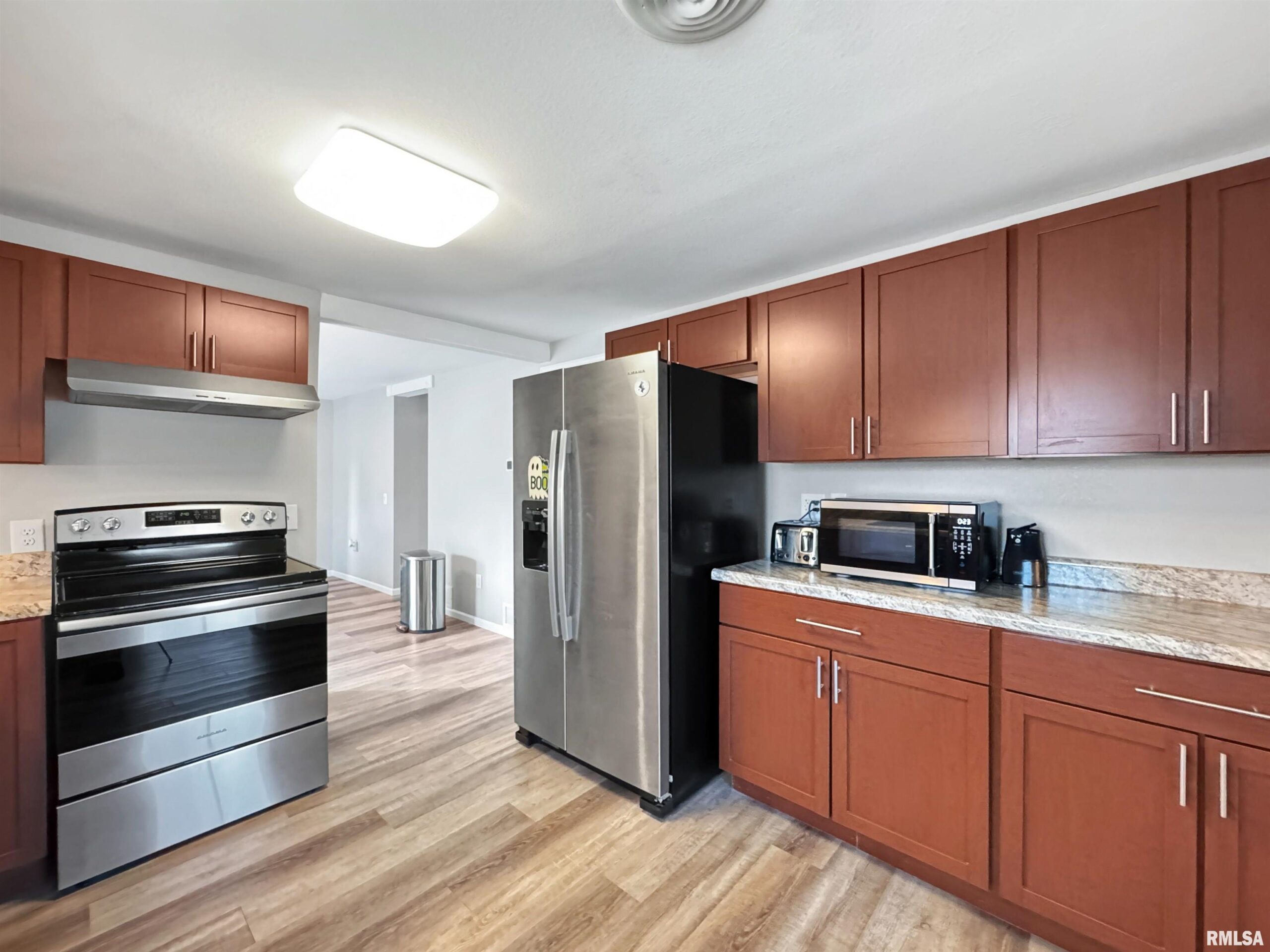 17893 RED SHALE HILL Road Pekin IL