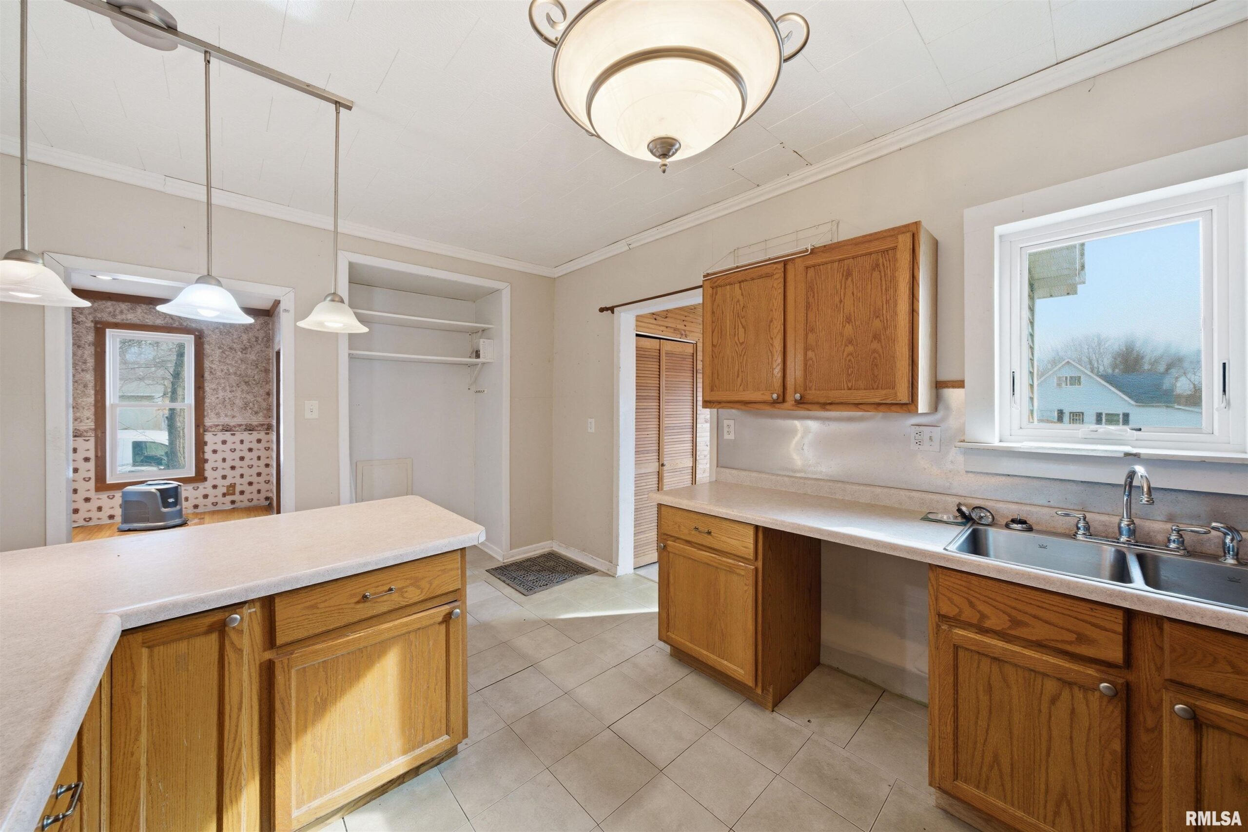 412 W MAPLE Street Canton IL