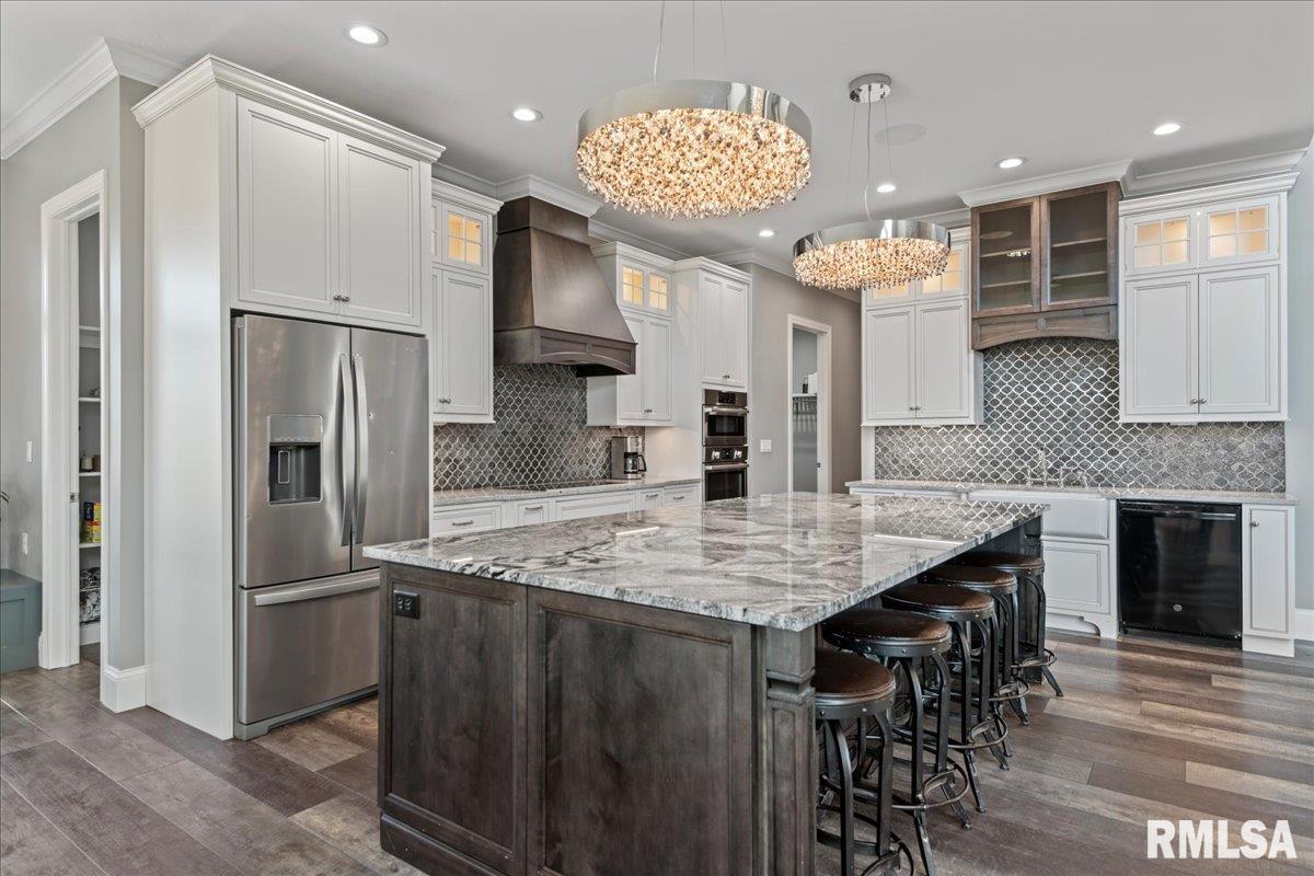 1909 FIELDSTONE Court Chatham IL