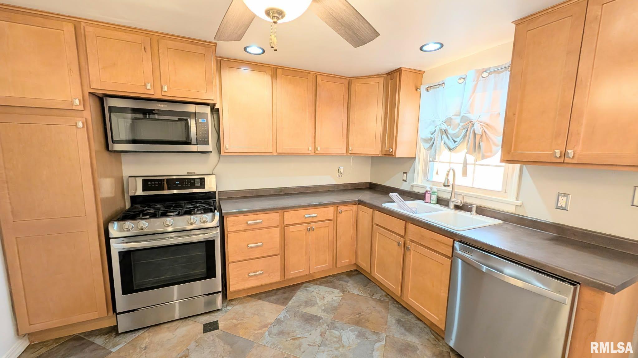 125 W AUTUMN Lane East Peoria IL