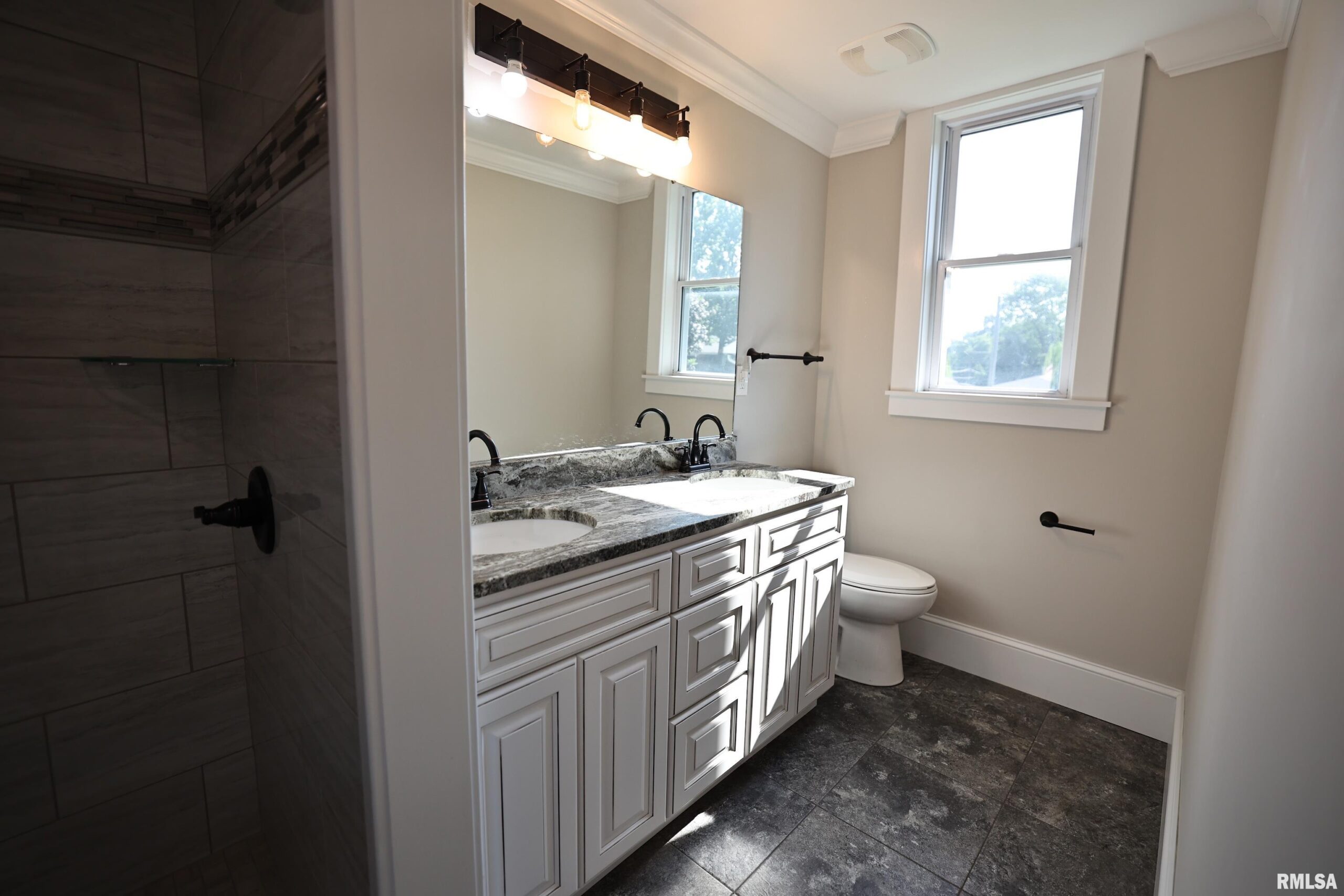 220 E FAYETTE Street Pittsfield IL