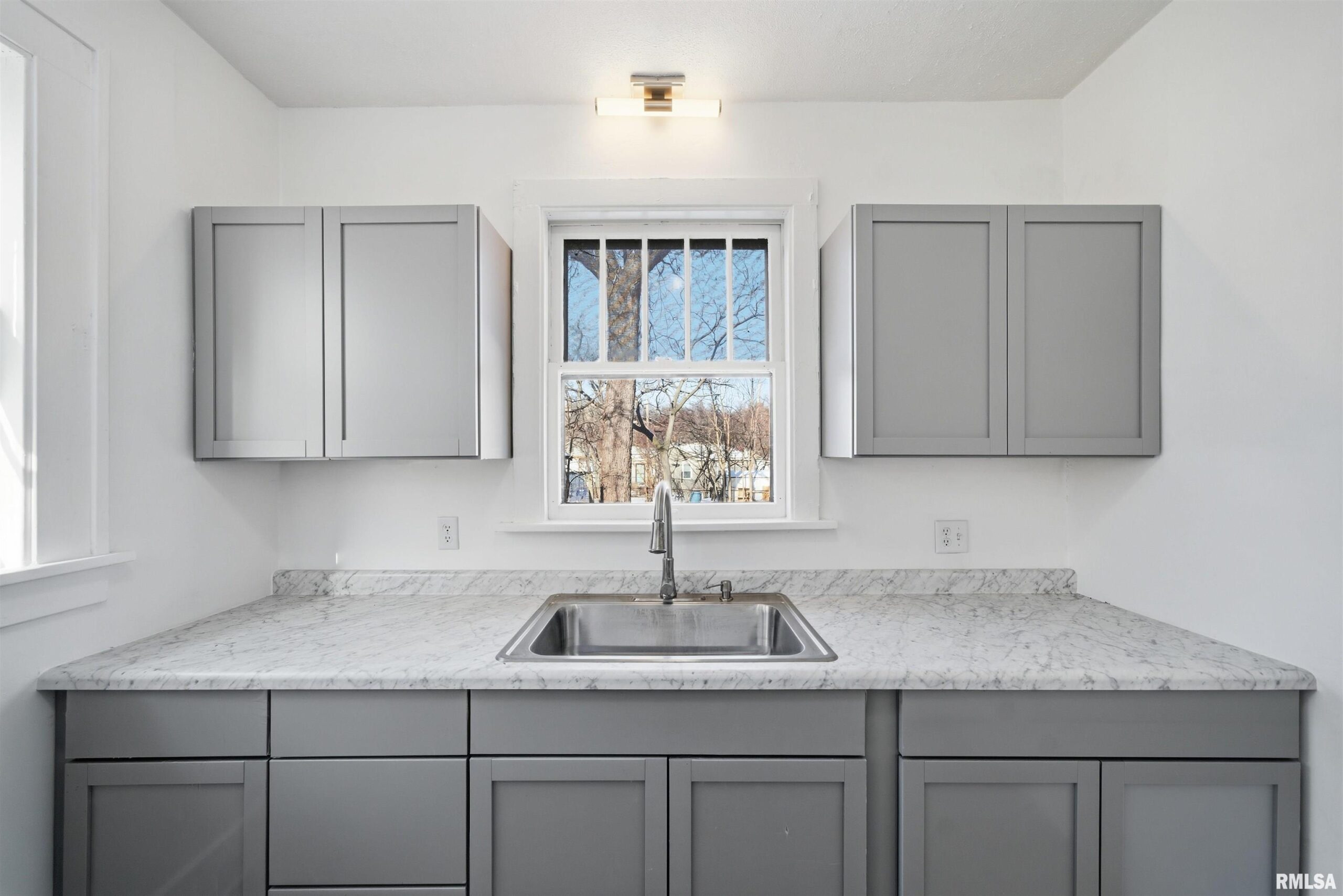 705 NE MONROE Street Peoria IL