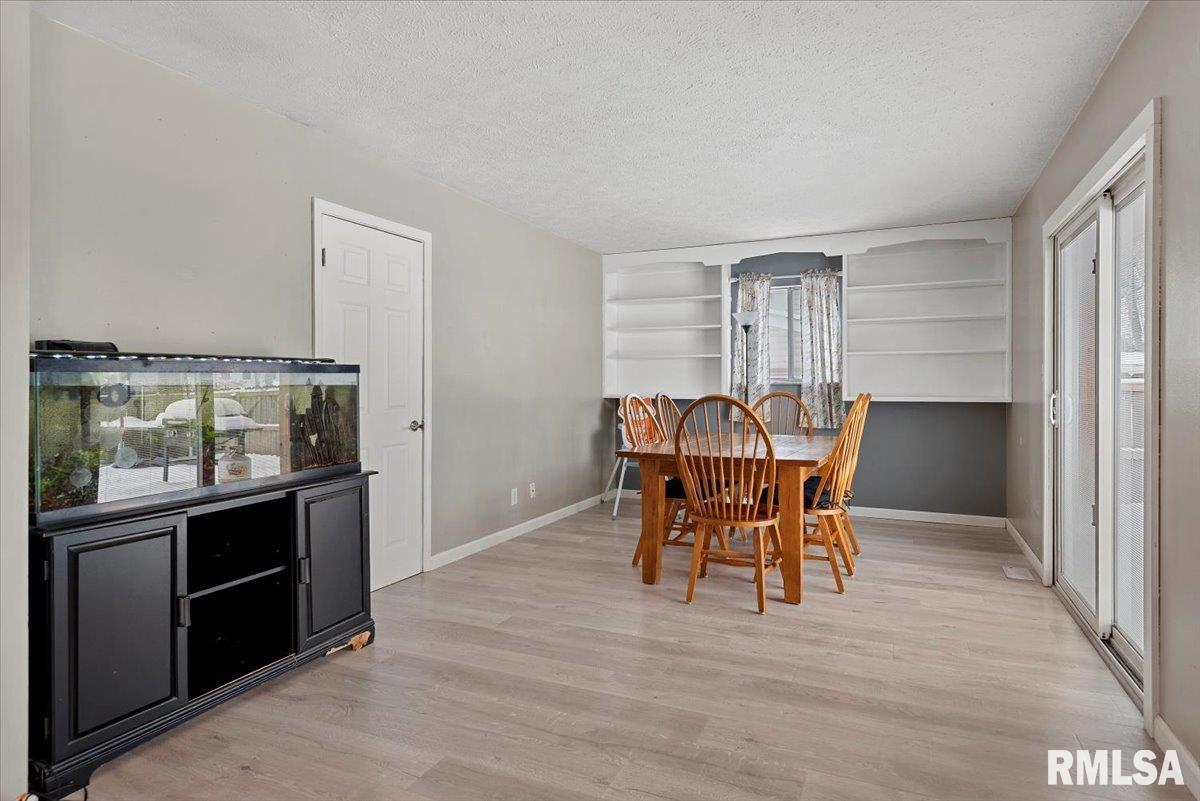 5 OAKWOOD Drive Chatham IL