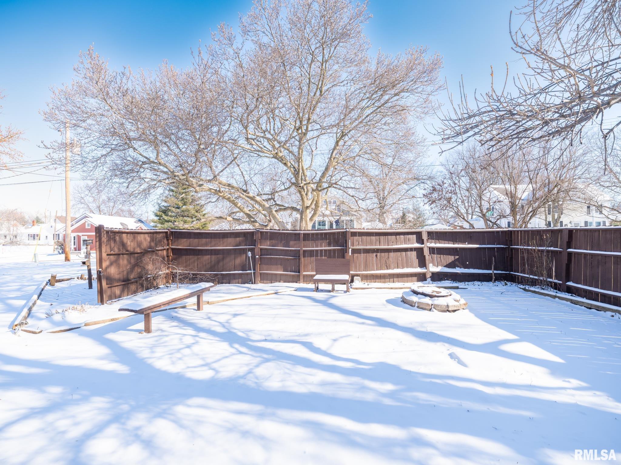 222 E PATTON Avenue Lewistown IL