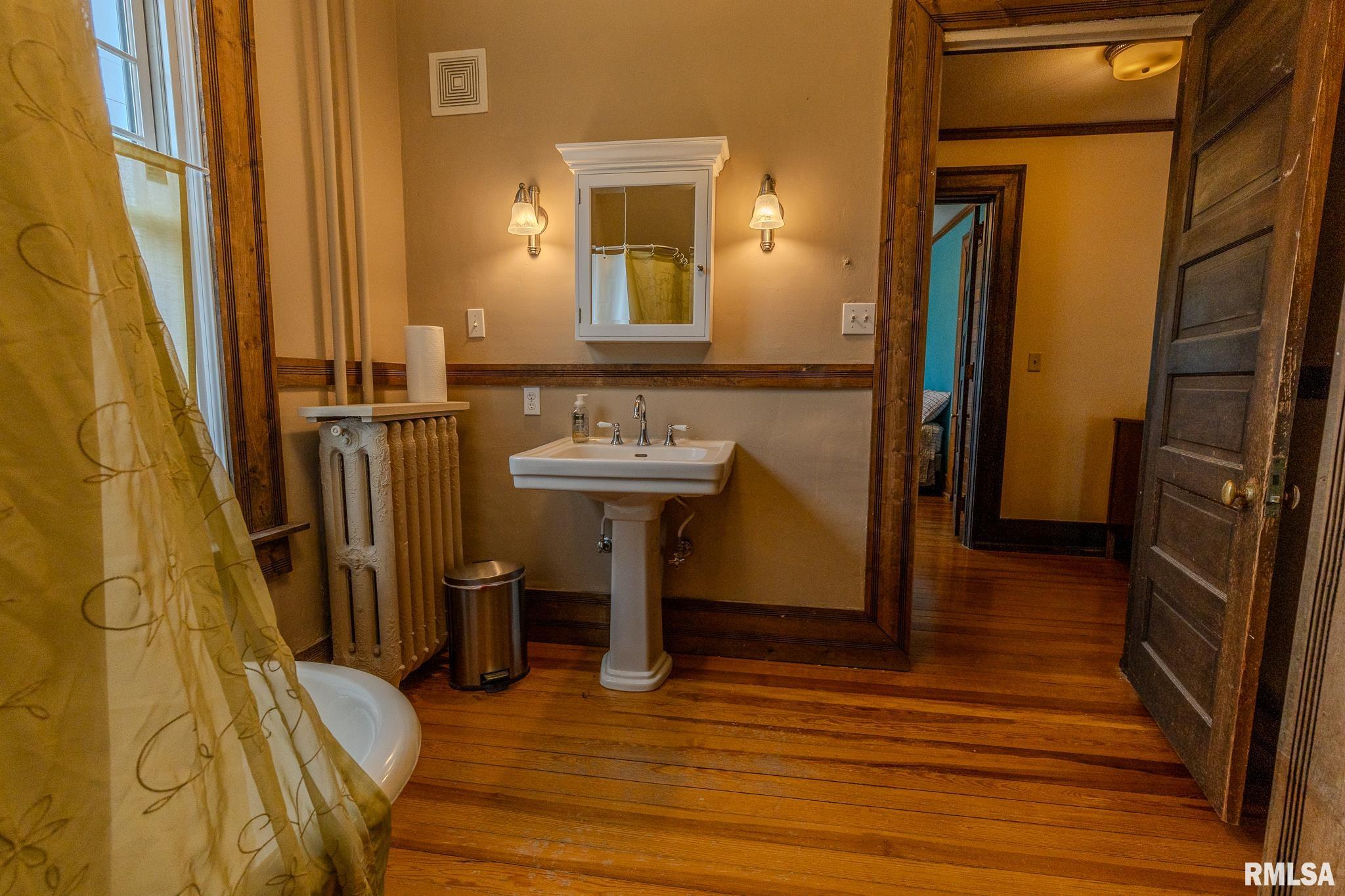 905 E 1st North Street Carlinville IL