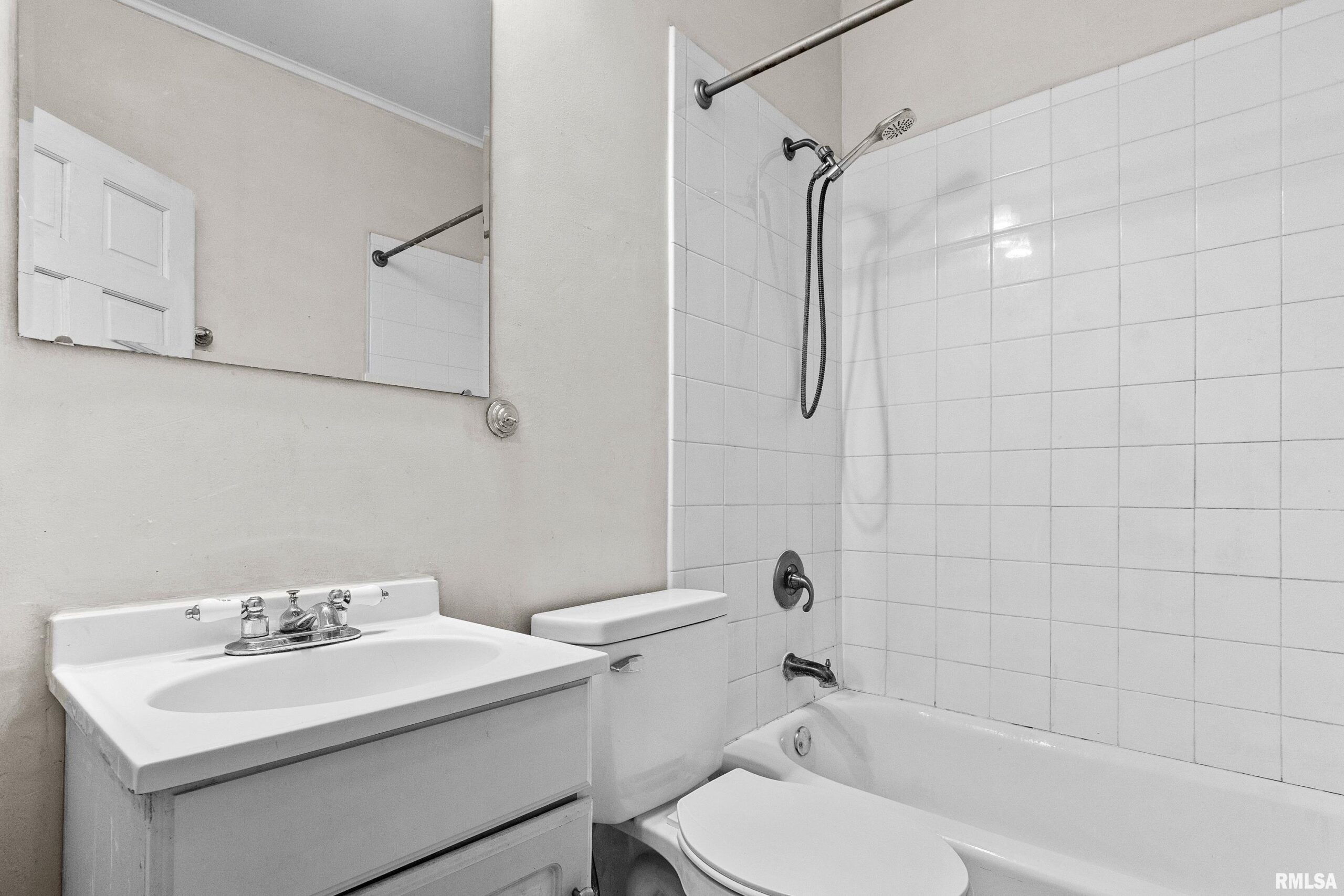 1235 E SENECA Place Peoria IL