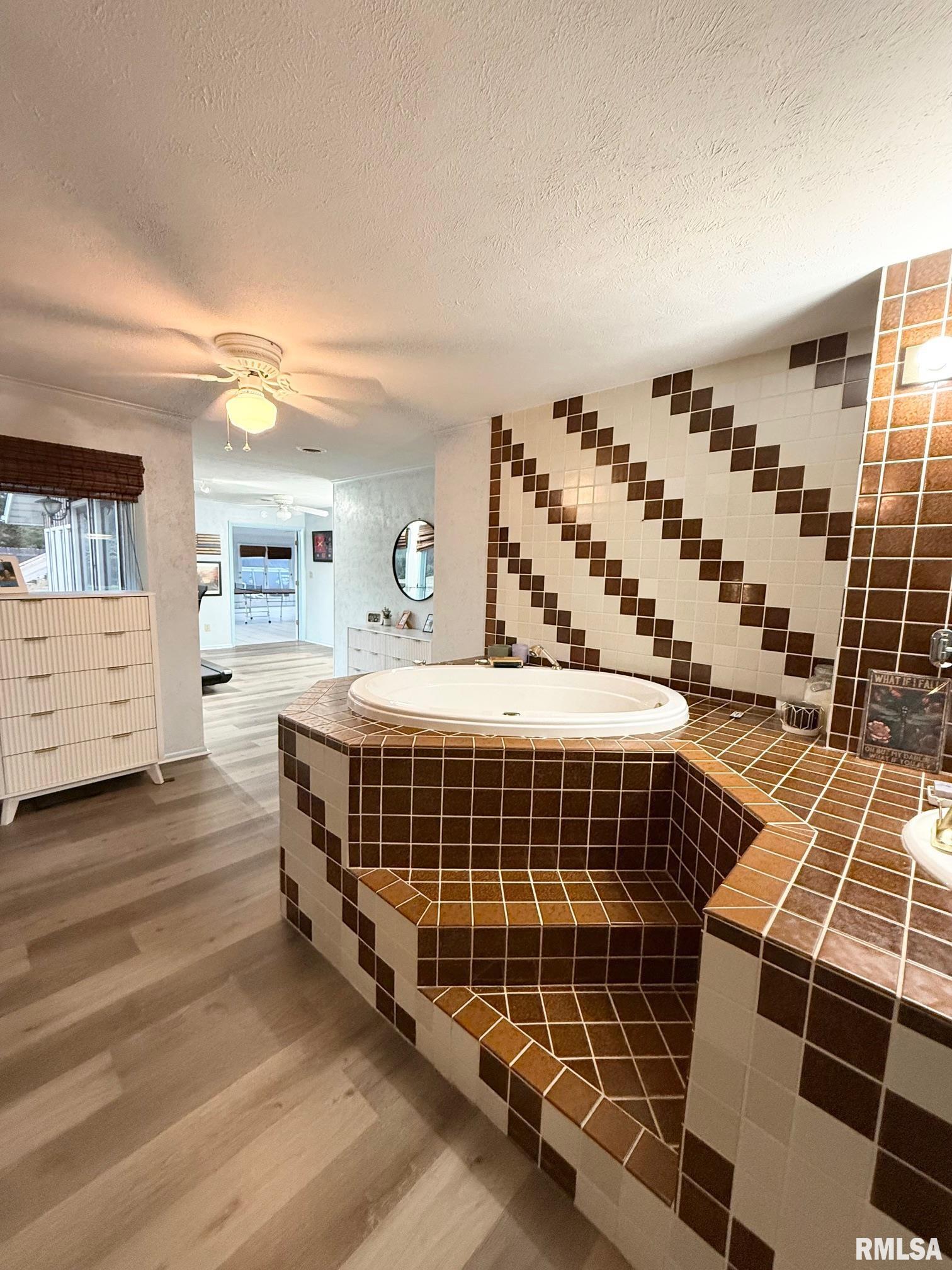 2 PINEWOOD Drive Carbondale IL