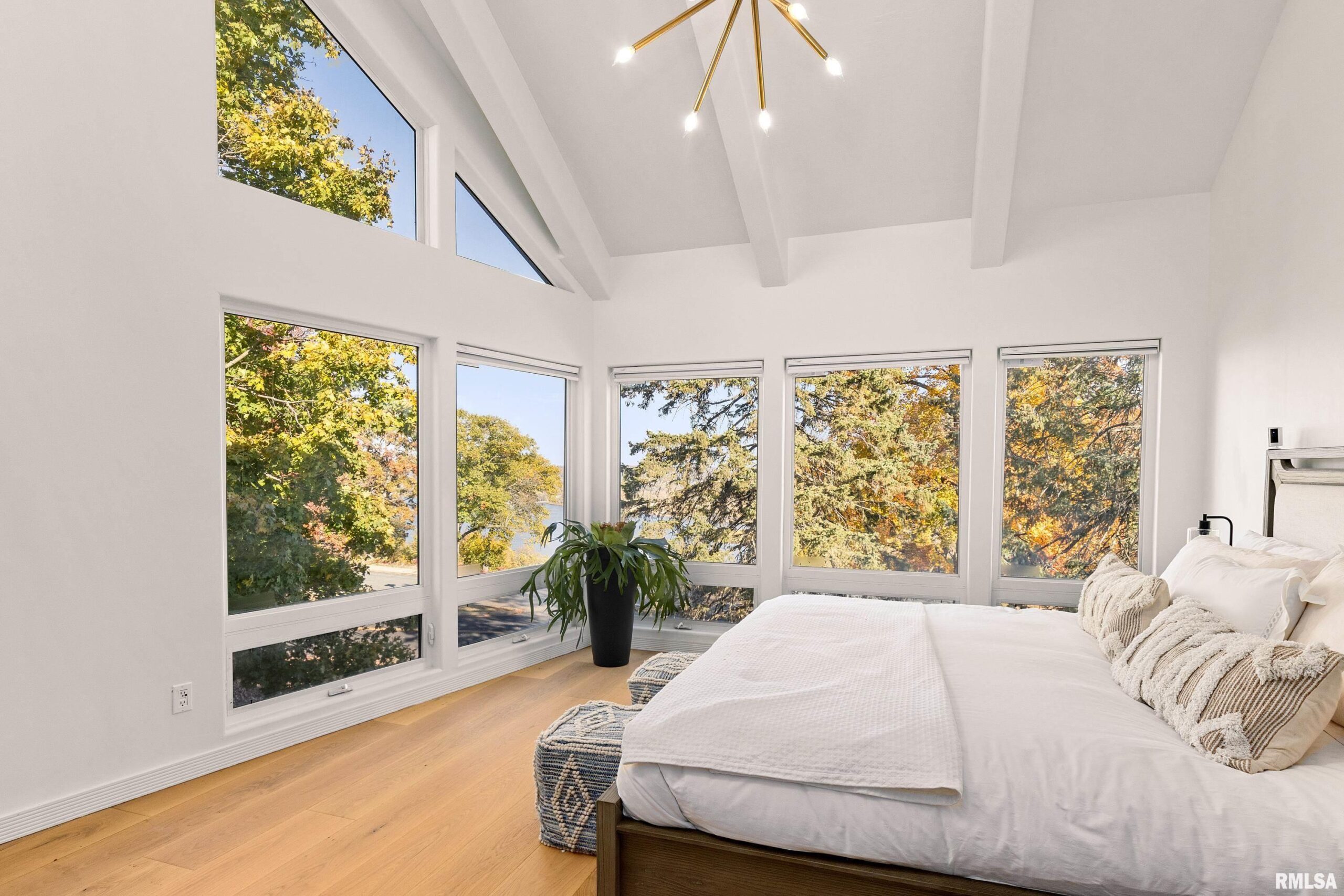 4119 N GRANDVIEW Drive Peoria IL