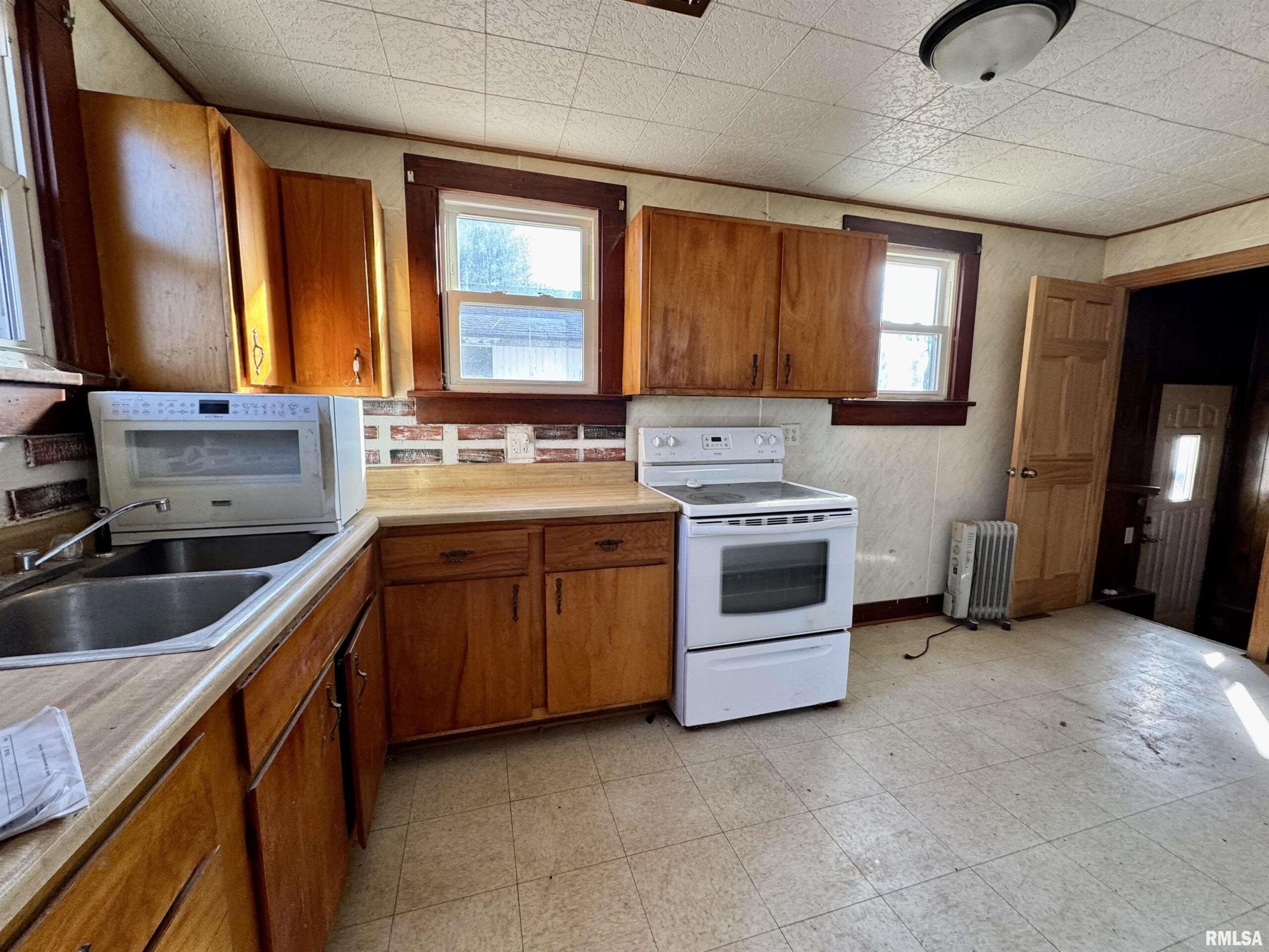 211 W LIBERTY Street Table Grove IL