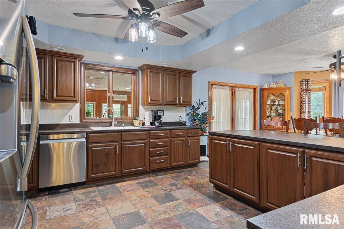 18 LAKE SHORE Drive Pana IL