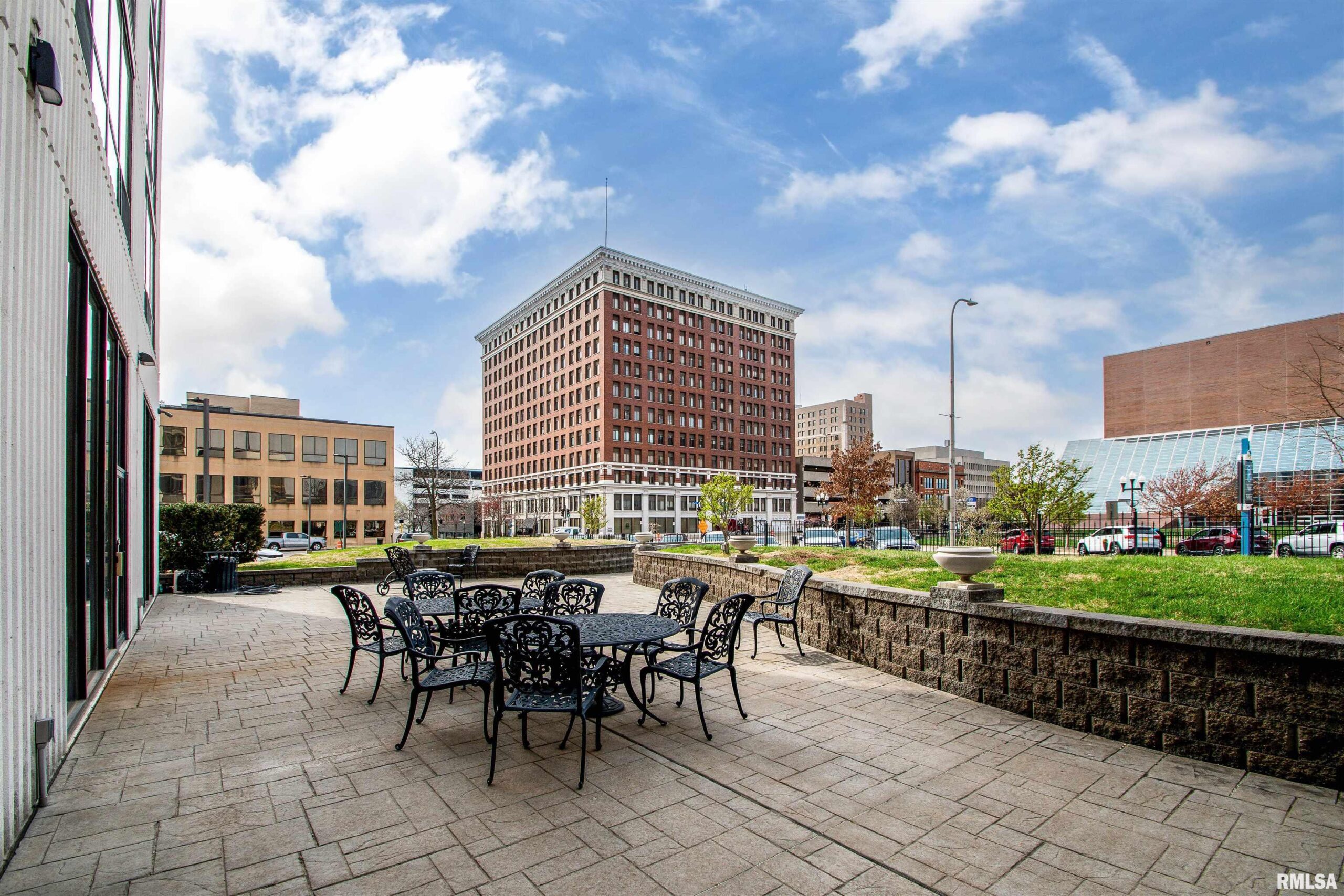 125 SW JEFFERSON Avenue Peoria IL