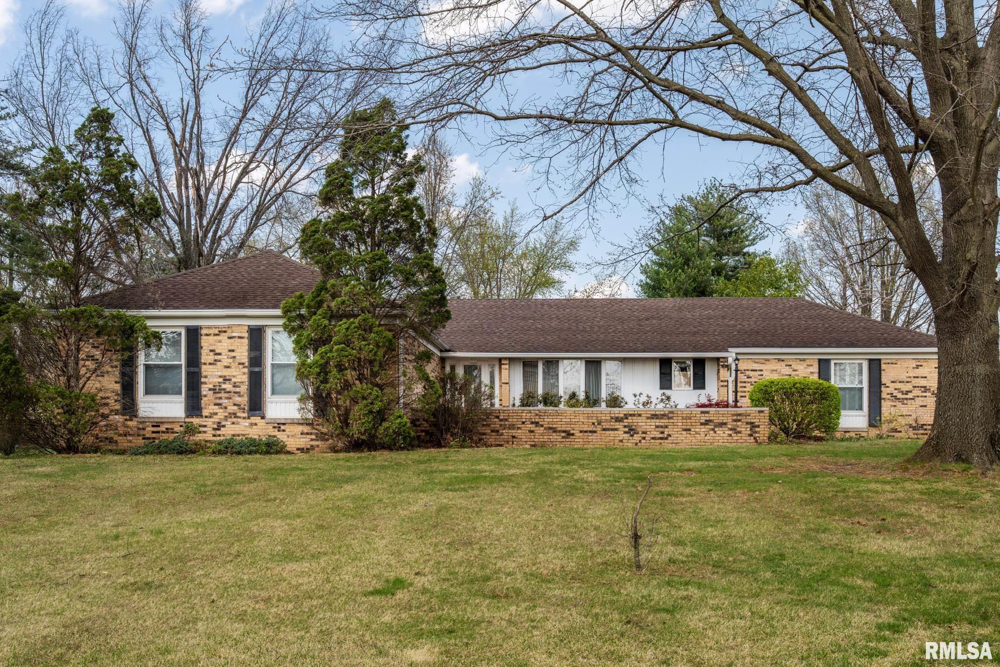 105 Woodlake Lane Eldorado IL