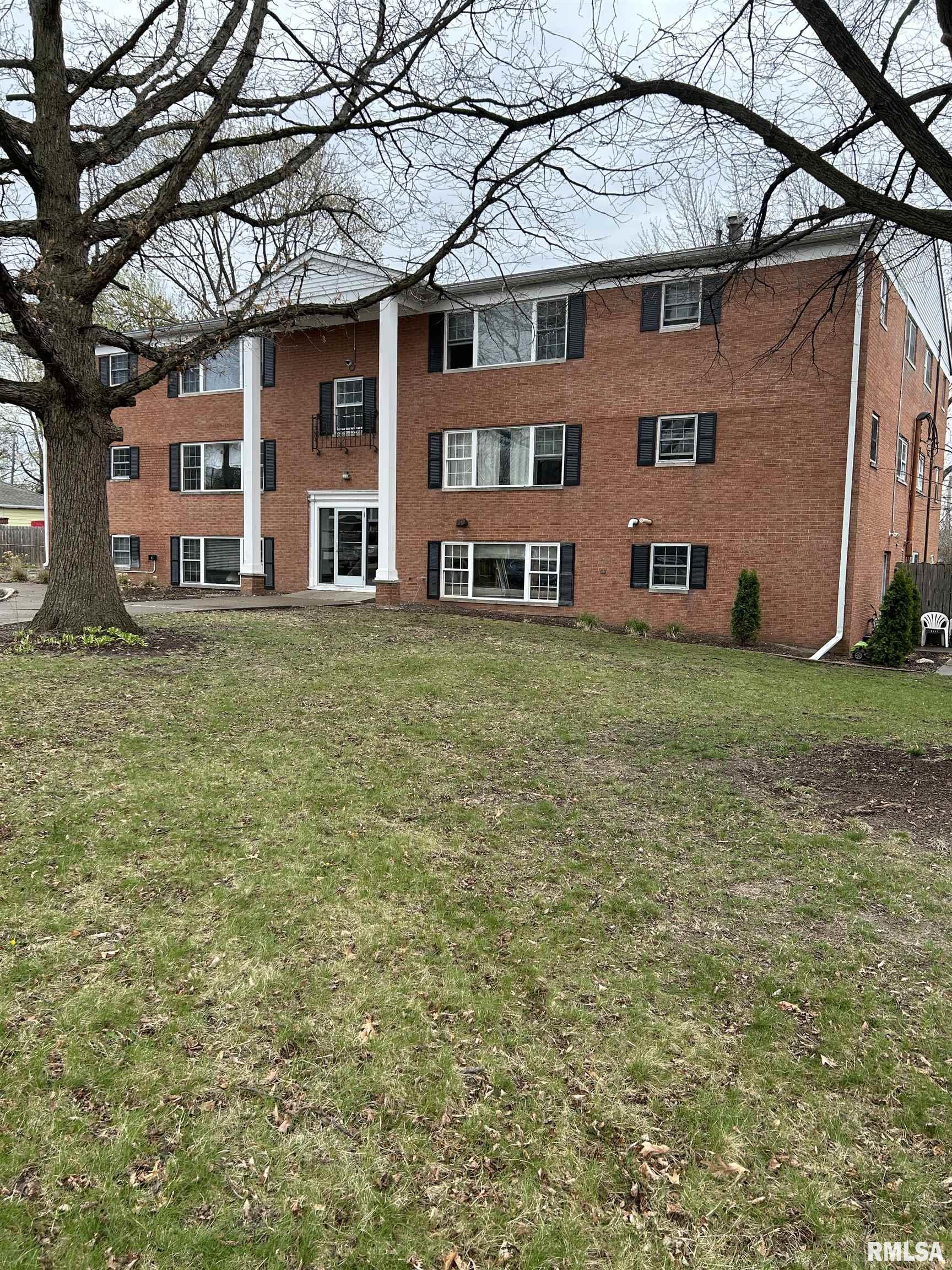 228 E OAK CLIFF Court Peoria IL