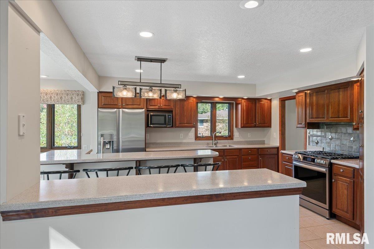 12 WEDGEWOOD Court Taylorville IL