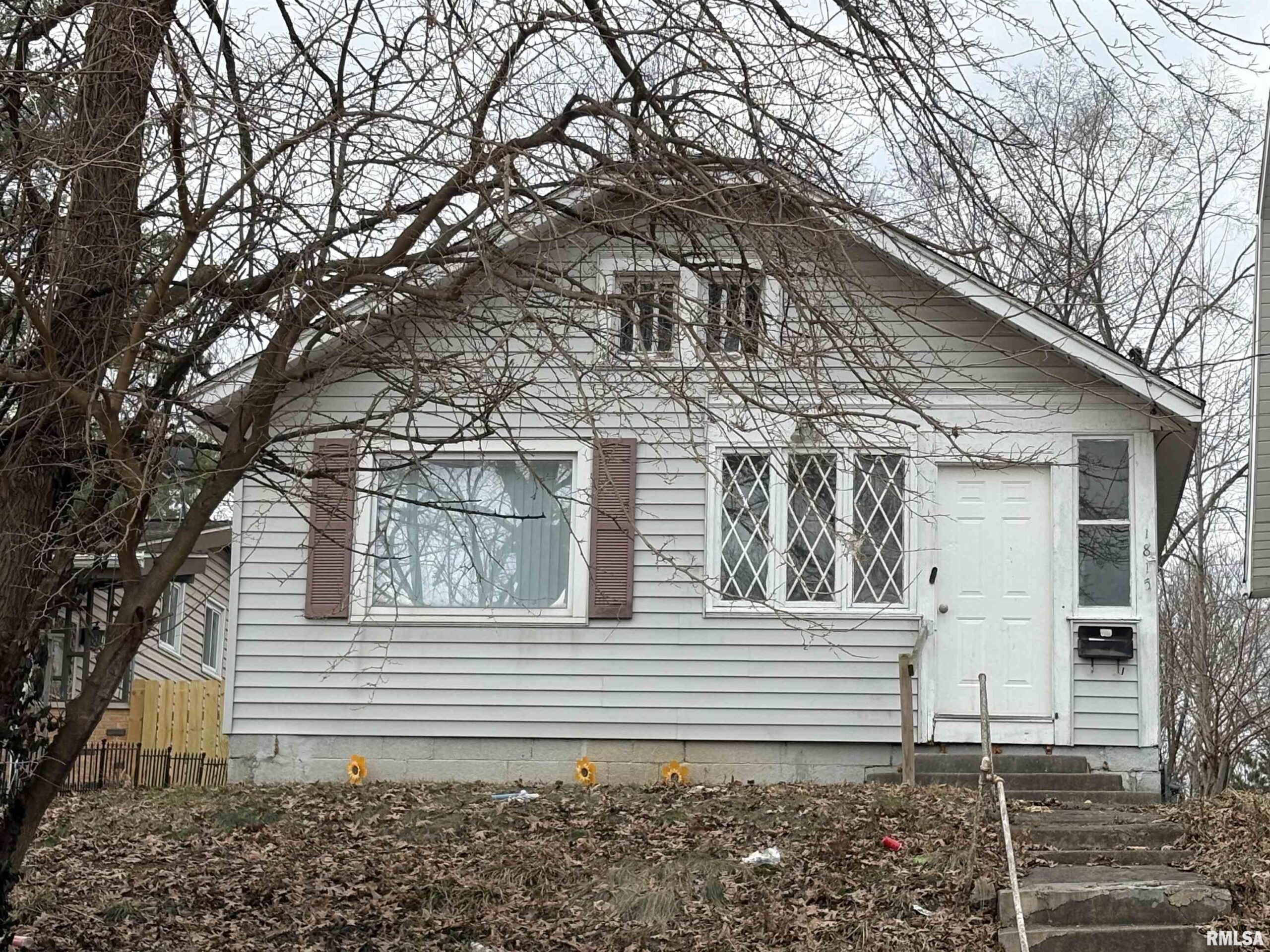 1815 N SHERIDAN Road Peoria IL