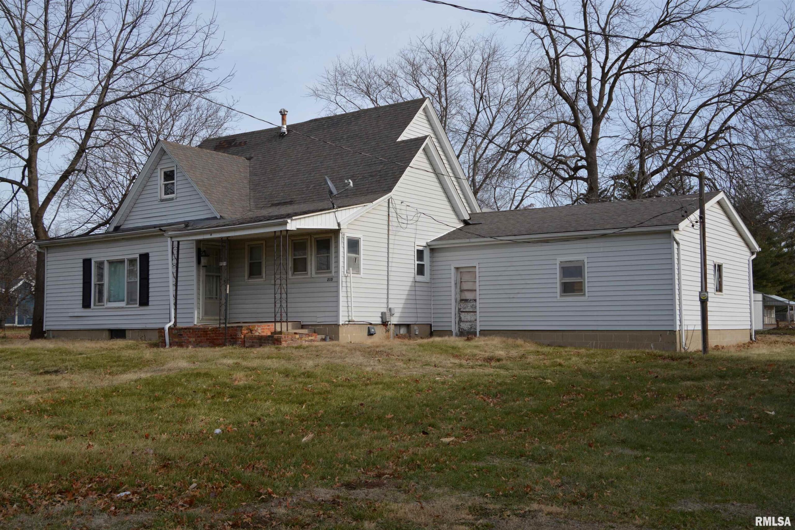 215 N MONMOUTH Street Good Hope IL