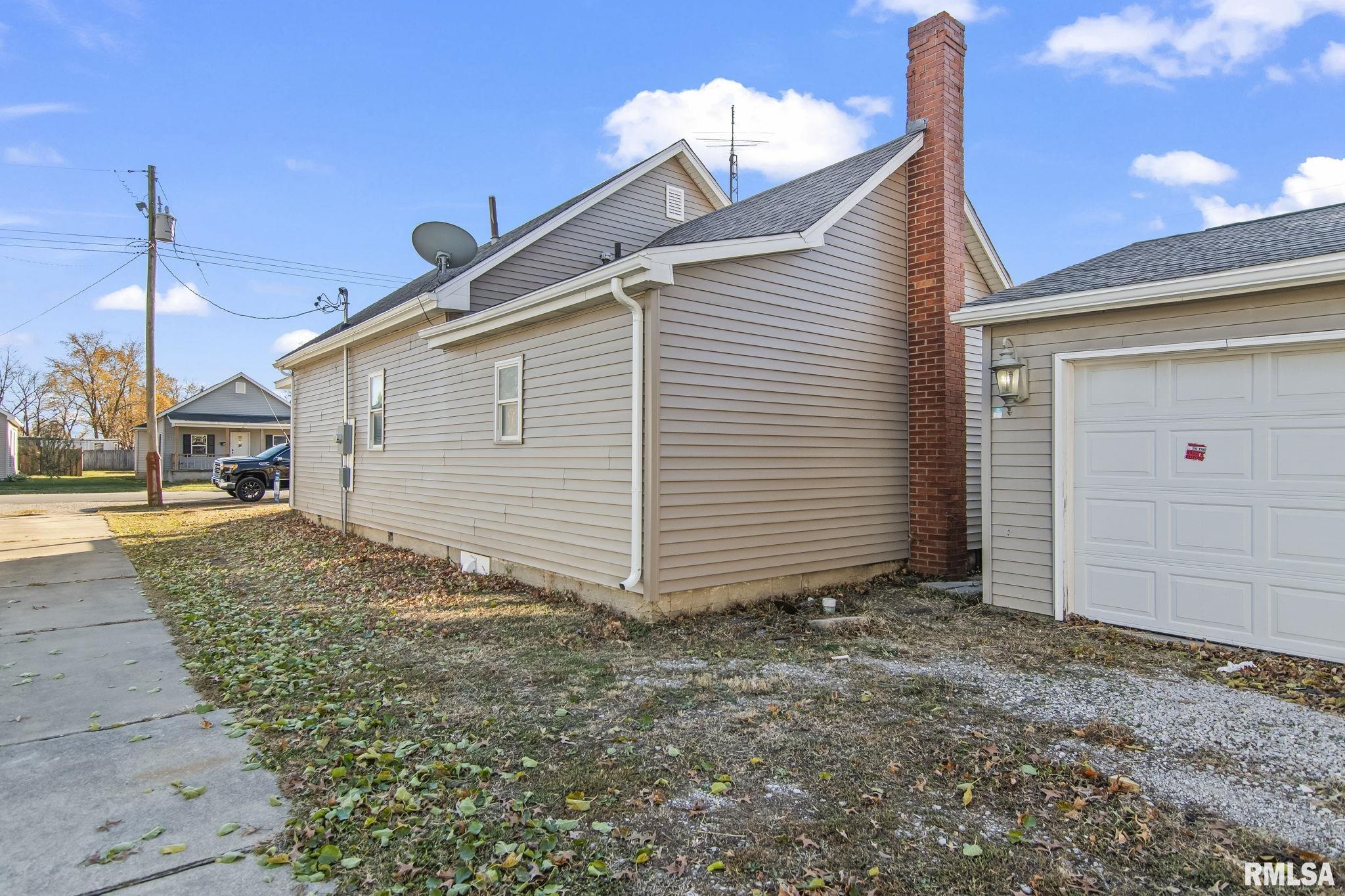 204 E MADISON Street Girard IL