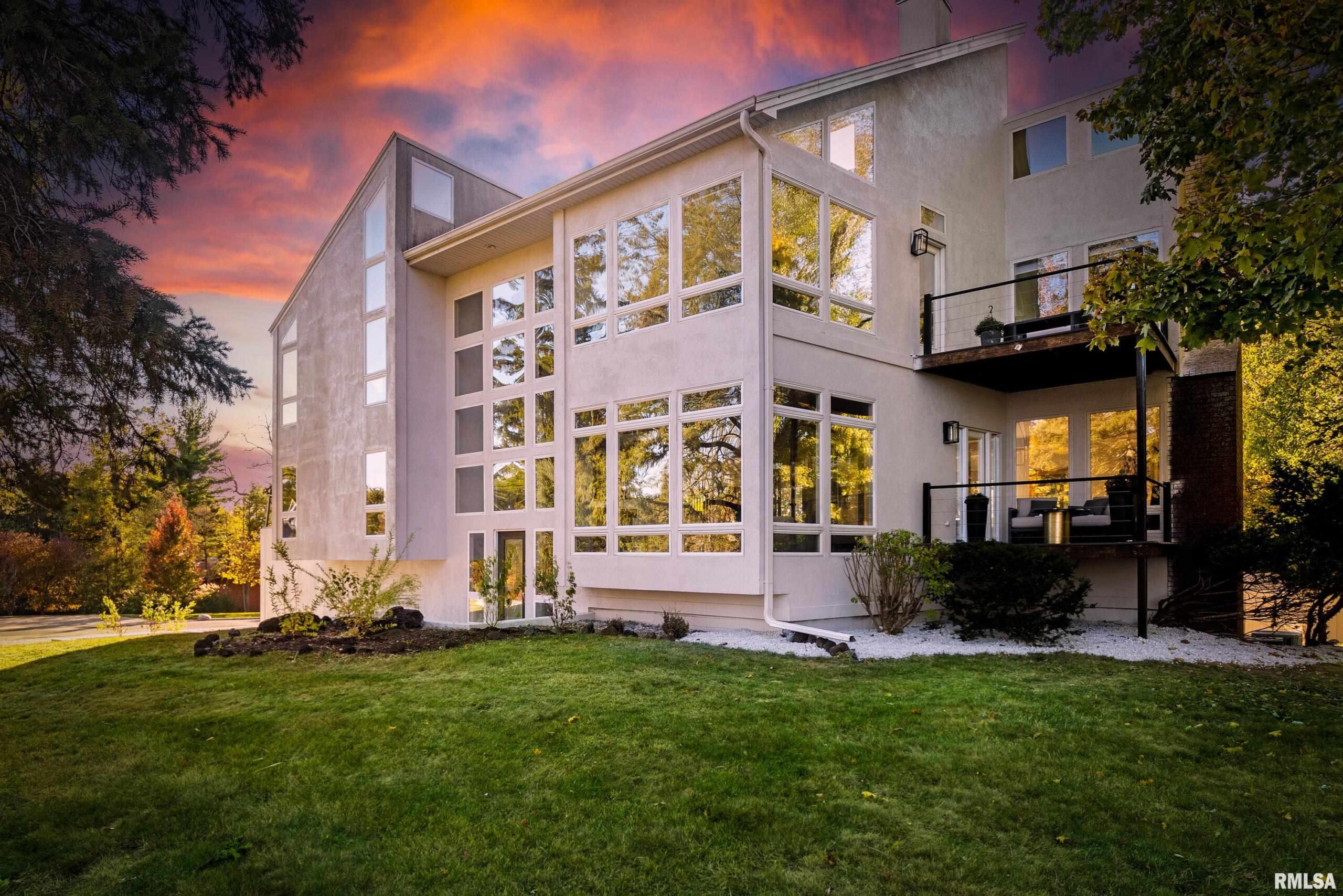 4119 N GRANDVIEW Drive Peoria IL