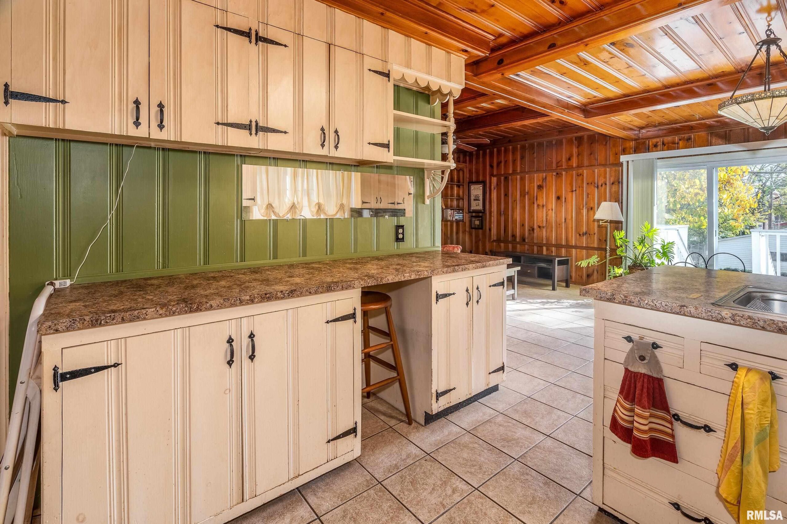 311 W POPLAR Street Harrisburg IL