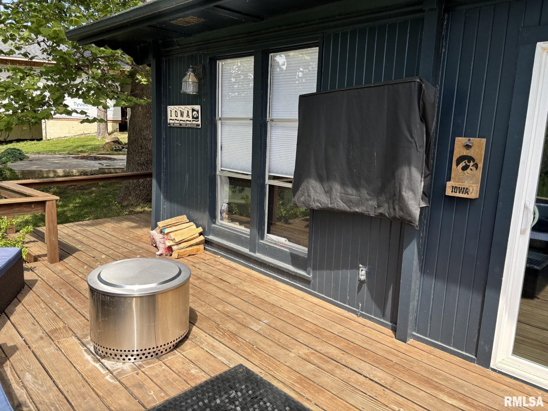 26 LAKE WARREN Drive Monmouth IL