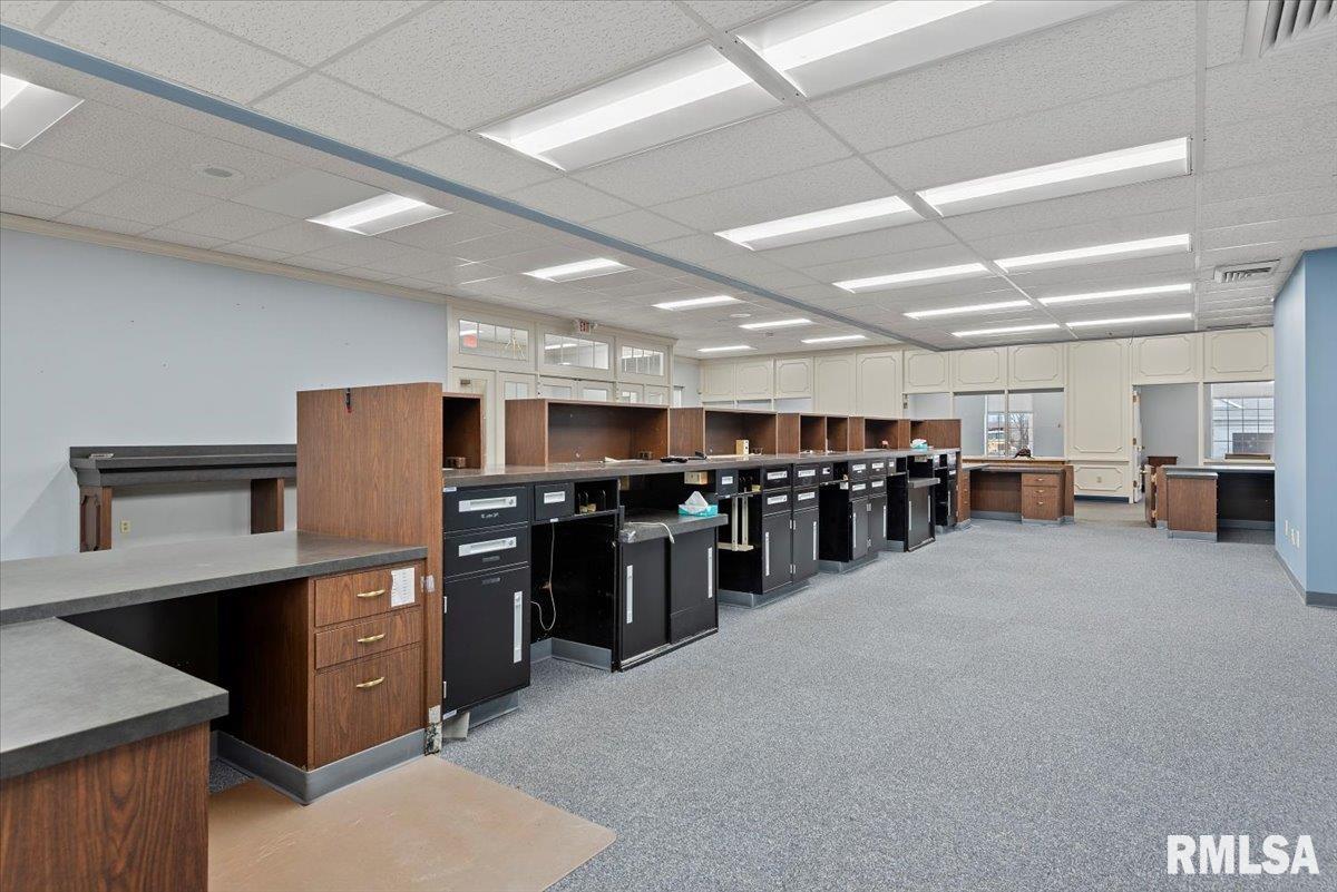 200 N MAIN Street Taylorville IL